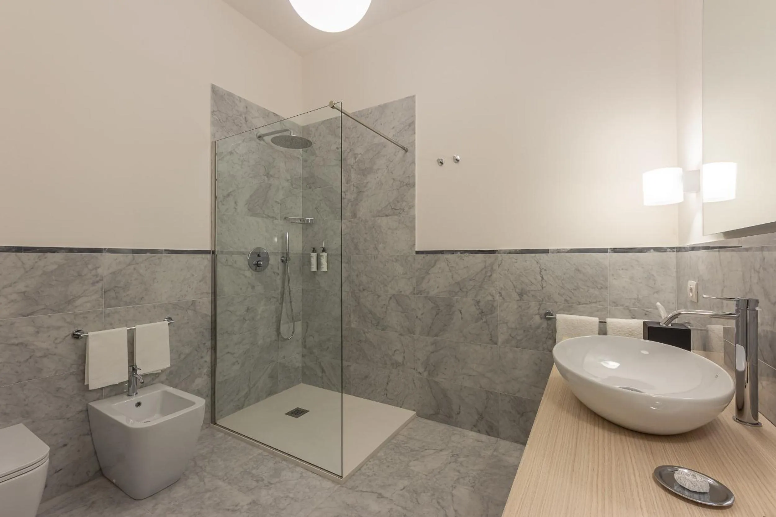 Toilet in Grand Universe La Residenza