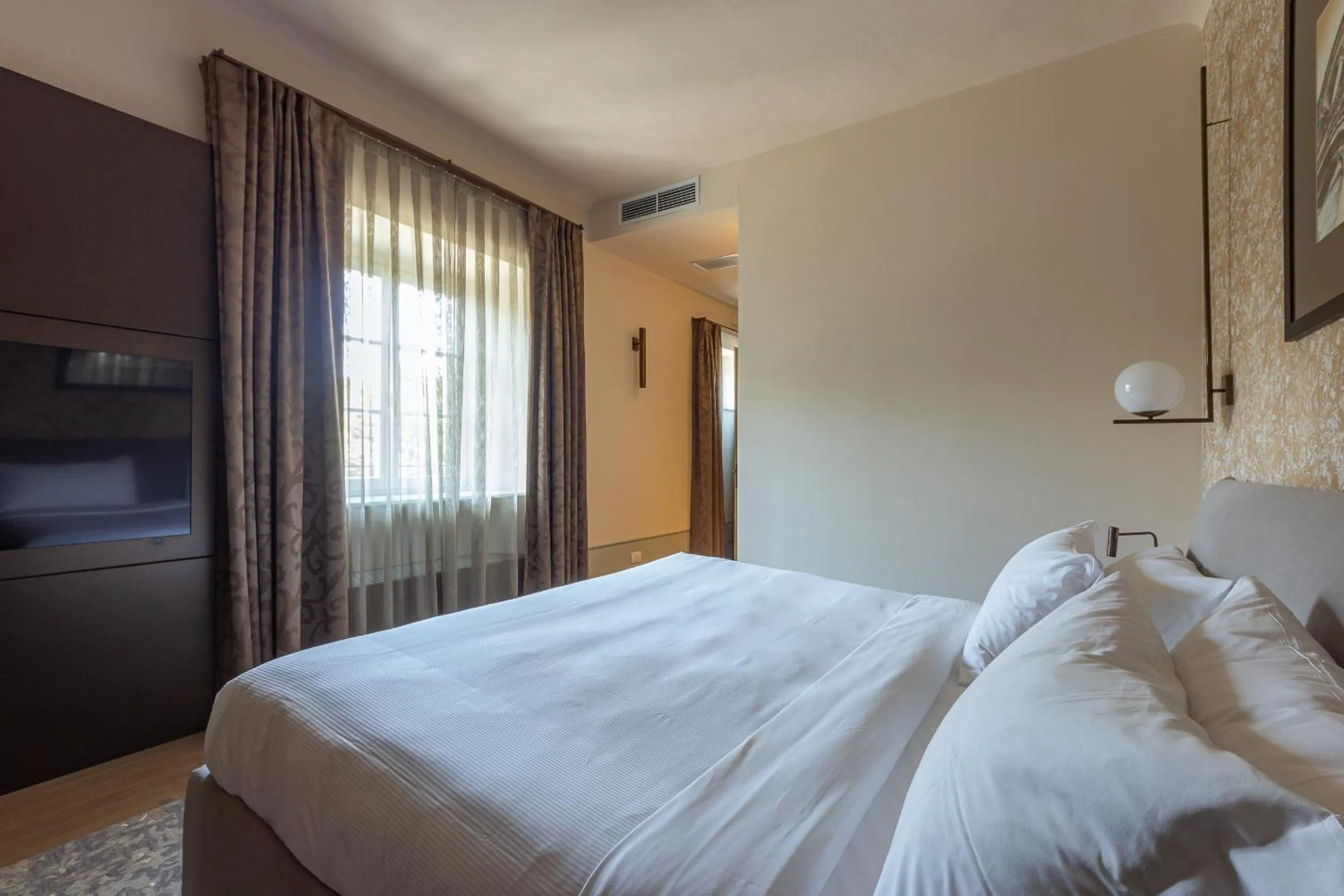 Bed in Grand Universe La Residenza