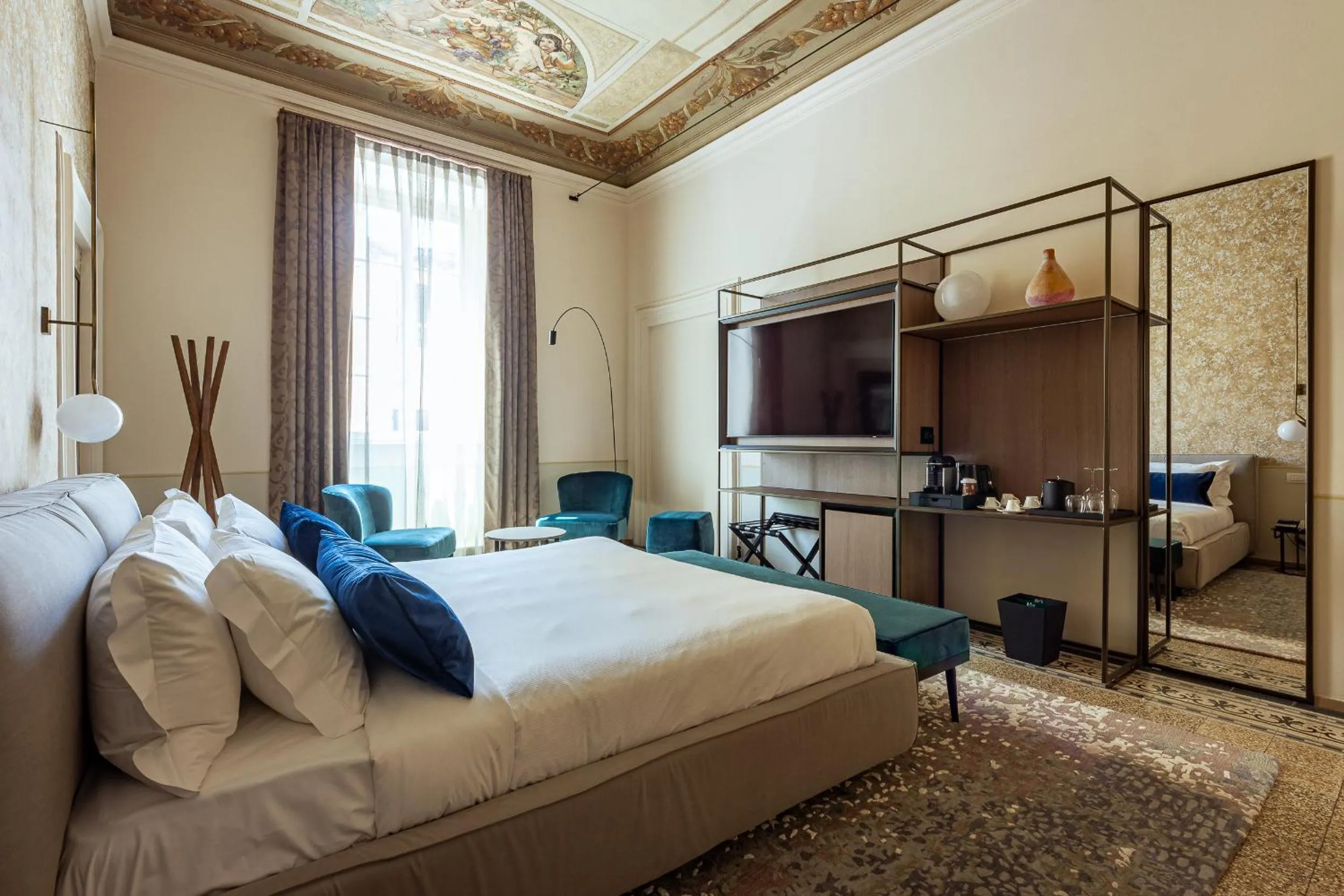 Photo of the whole room, Bed in Grand Universe La Residenza