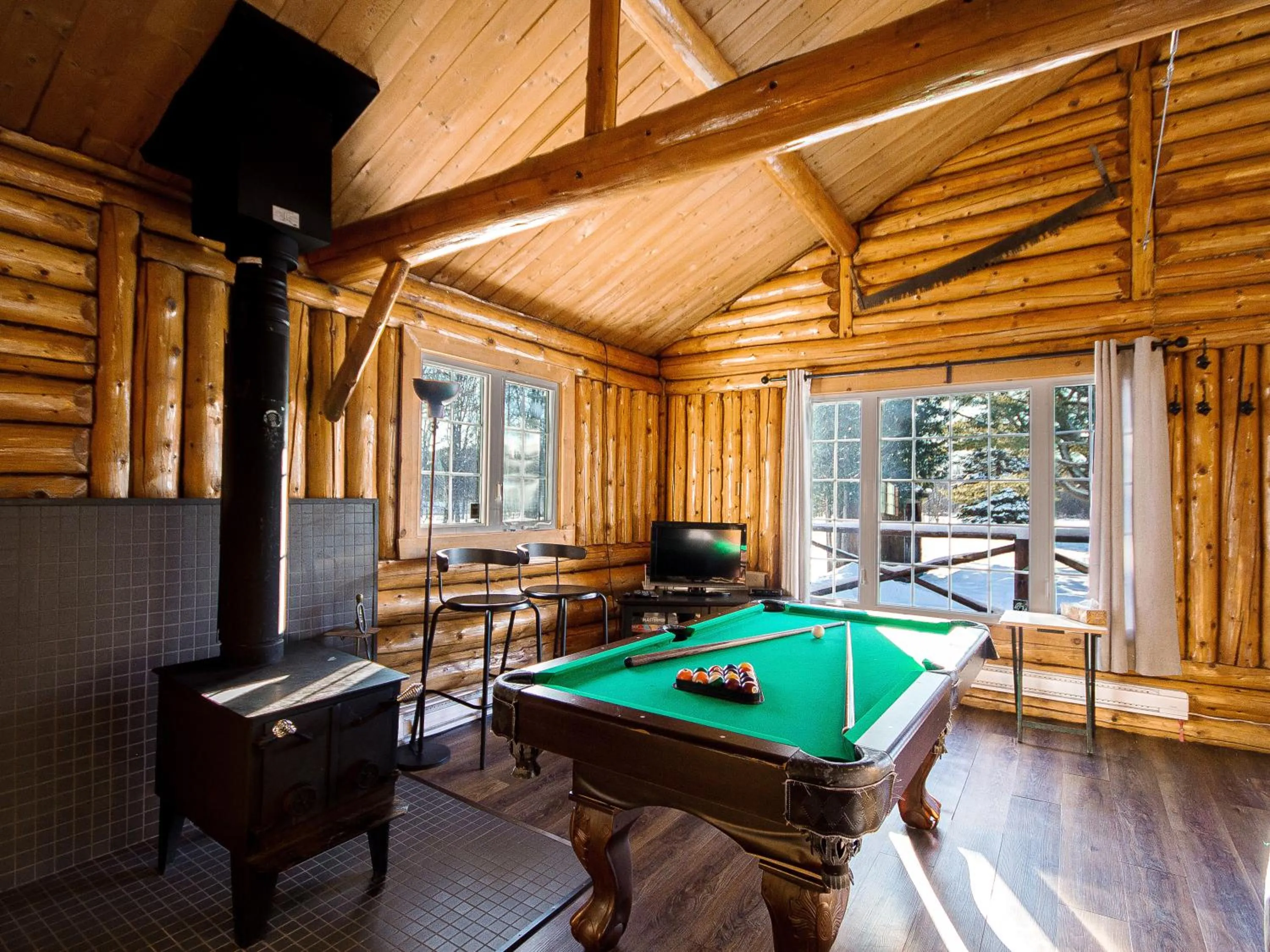 Billiard in Riverside Cabin, Fishing, and Relaxation