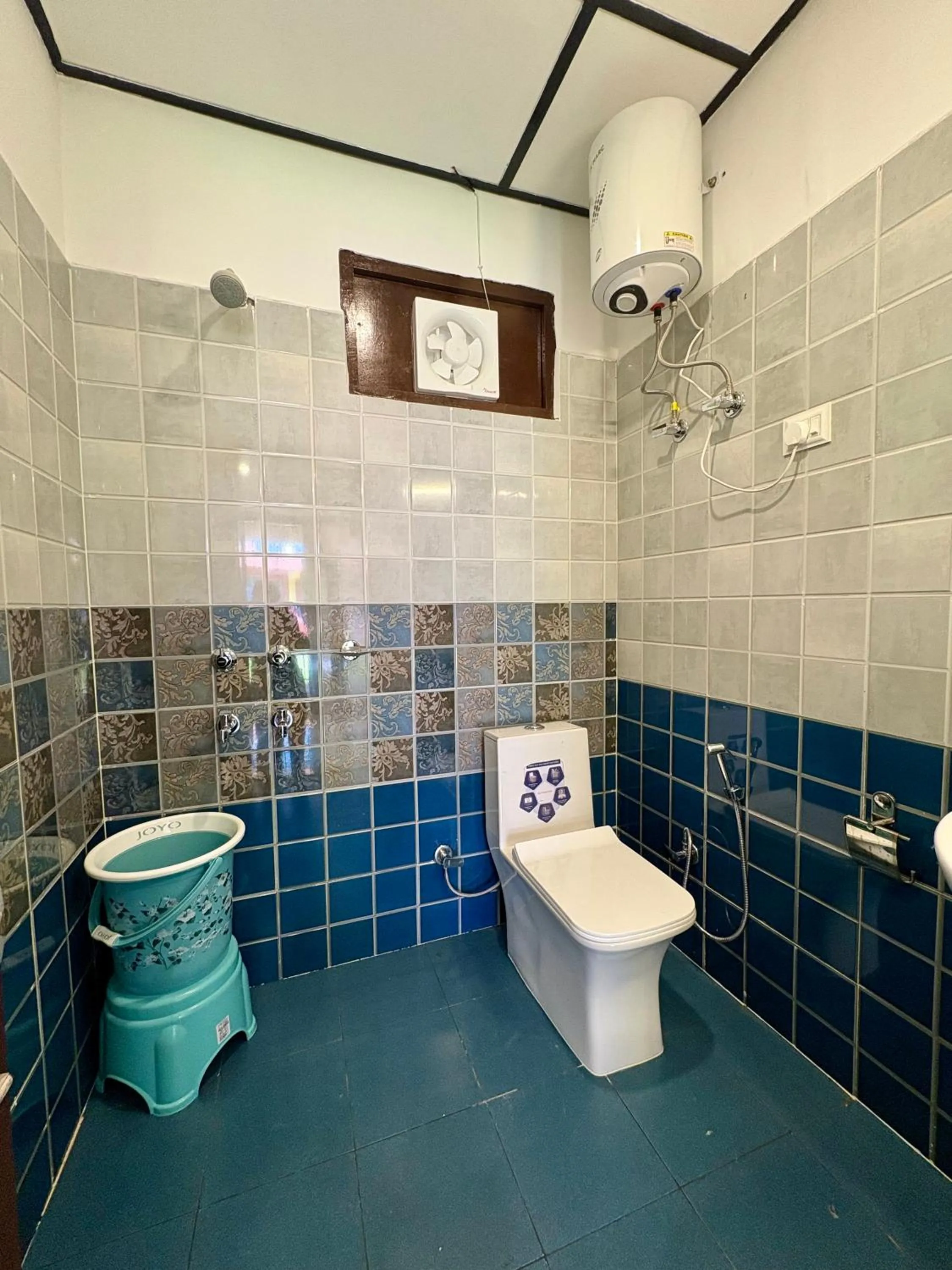 Shower in Eevolve Dharamkot - An Eco Hostel