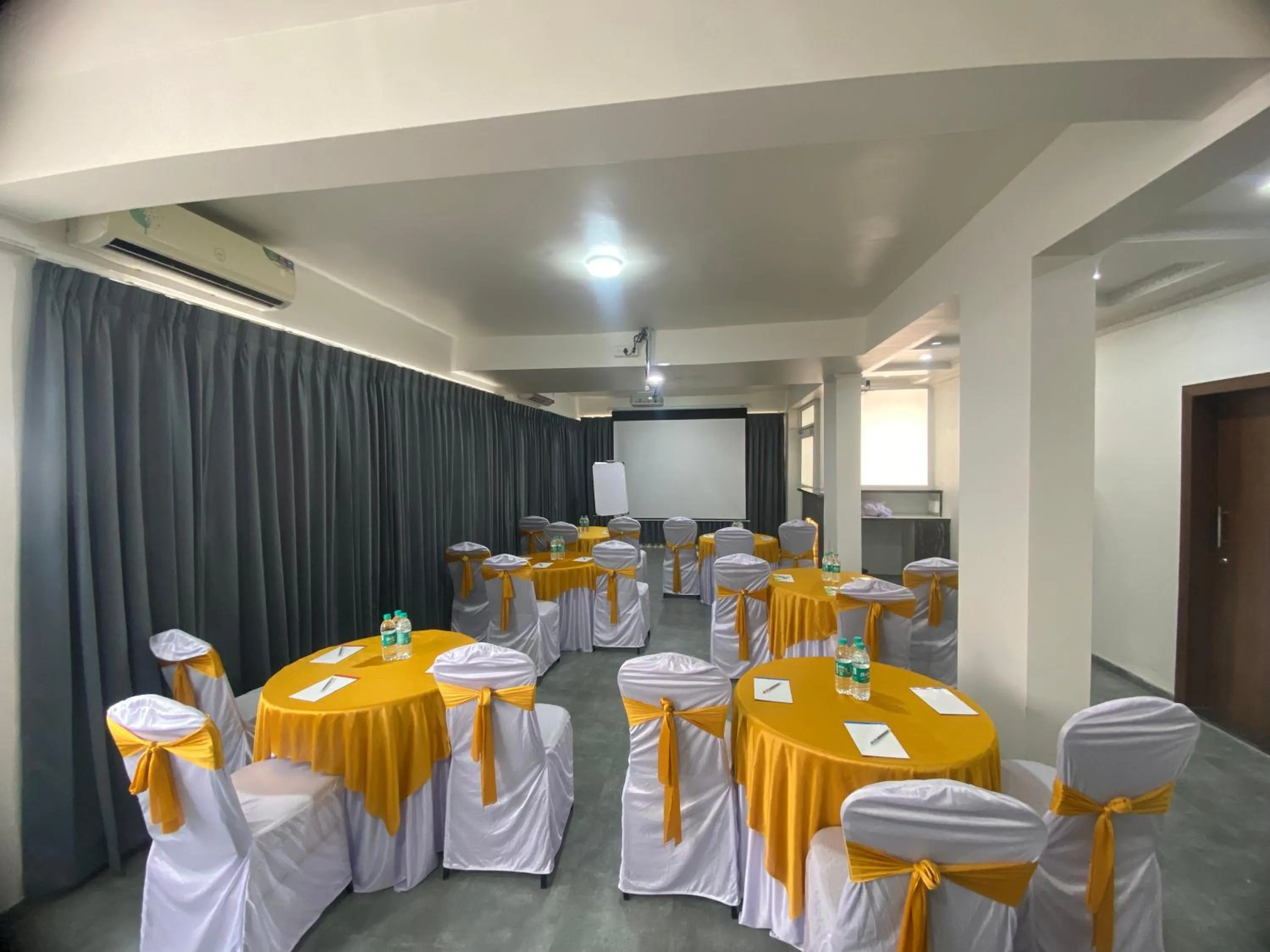 Banquet/Function facilities in StayBird - Silver Oak, An Apartment Hotel, Kharadi