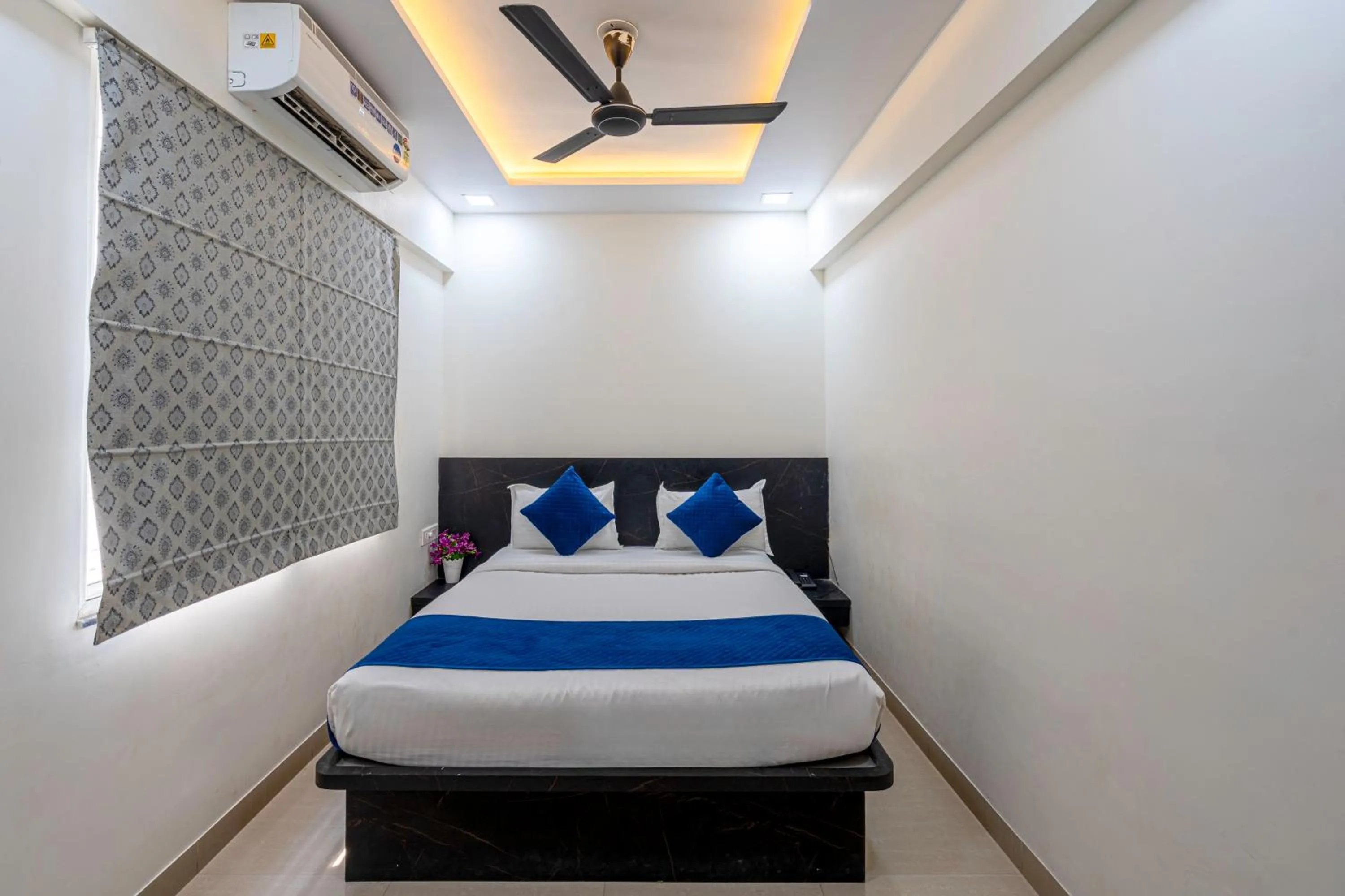 Bed in StayBird - Silver Oak, An Apartment Hotel, Kharadi