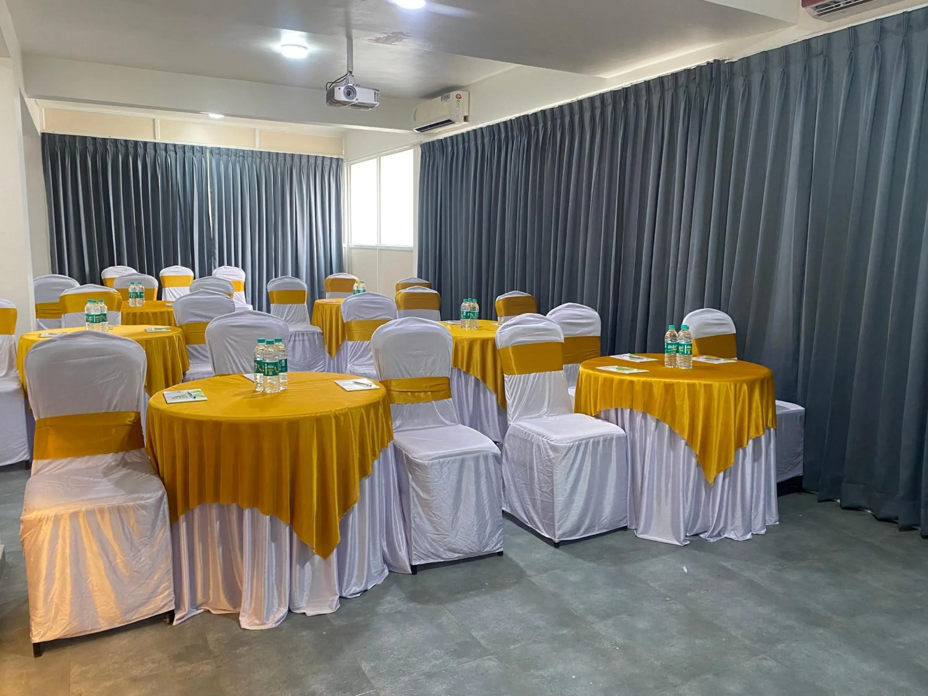 Meeting/conference room in StayBird - Silver Oak, An Apartment Hotel, Kharadi