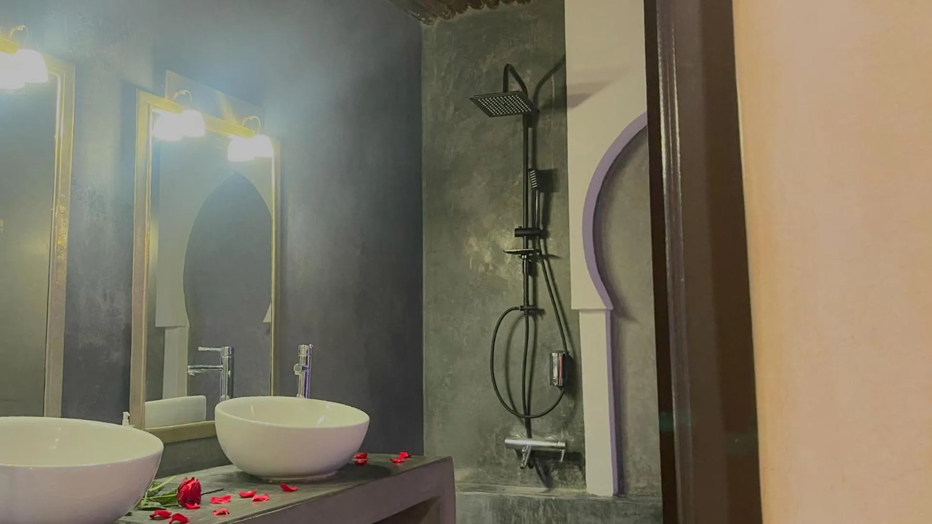 Bathroom in Riad Pourpre Medina