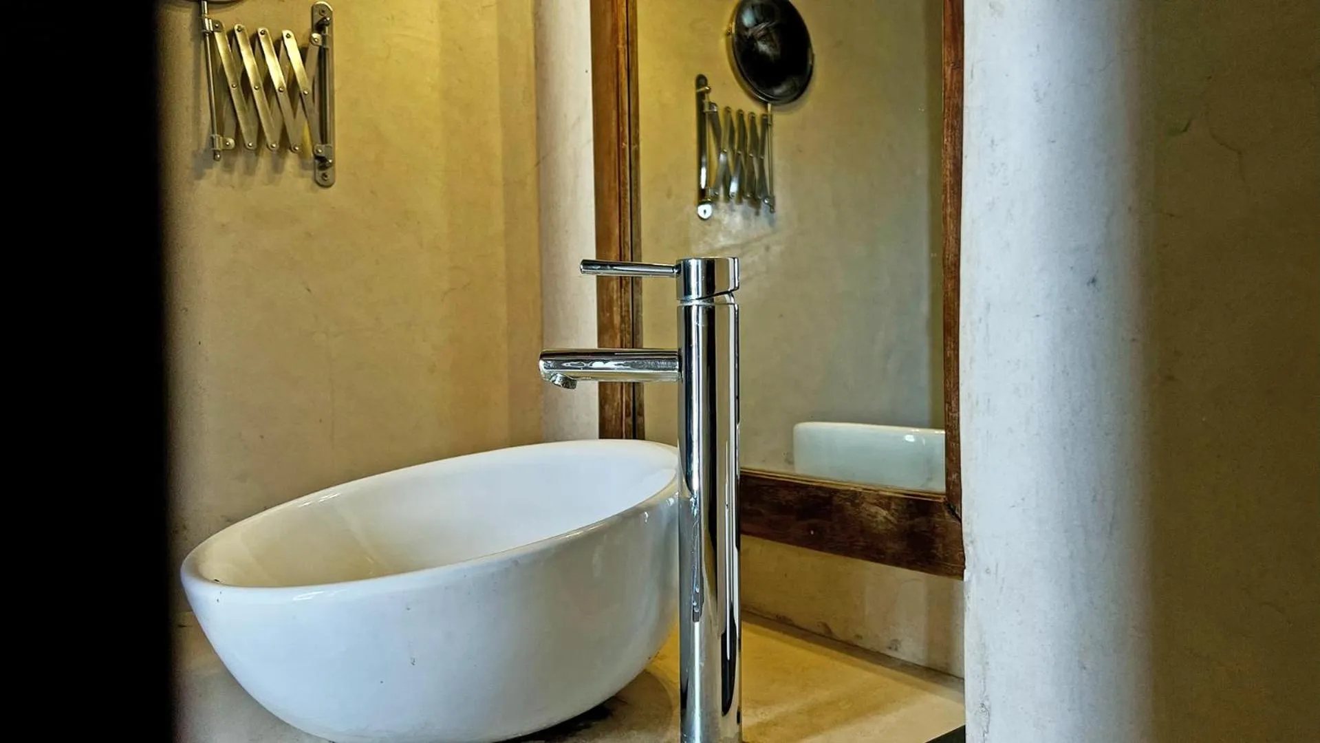 Shower in Riad Pourpre Medina