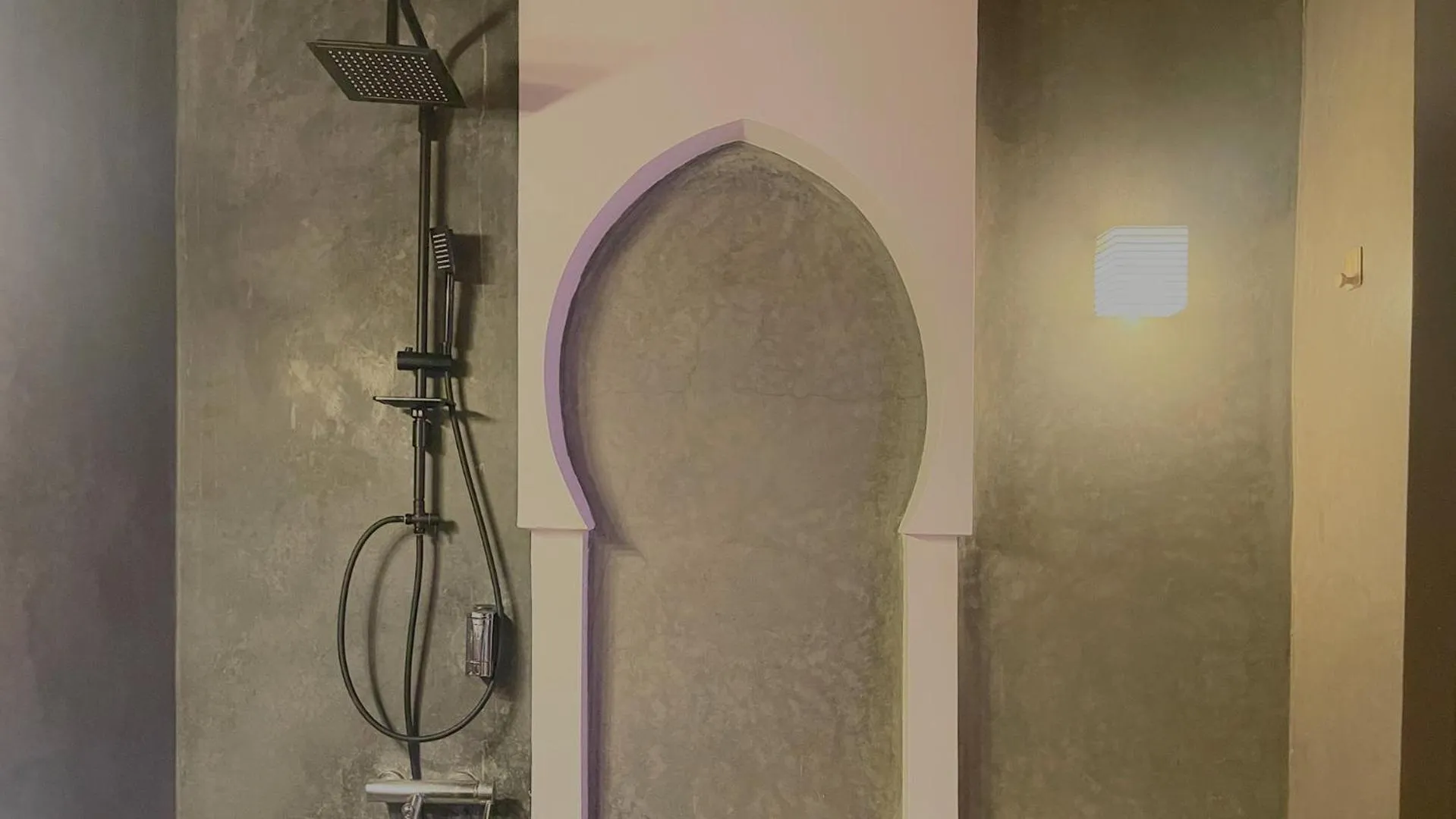 Shower in Riad Pourpre Medina