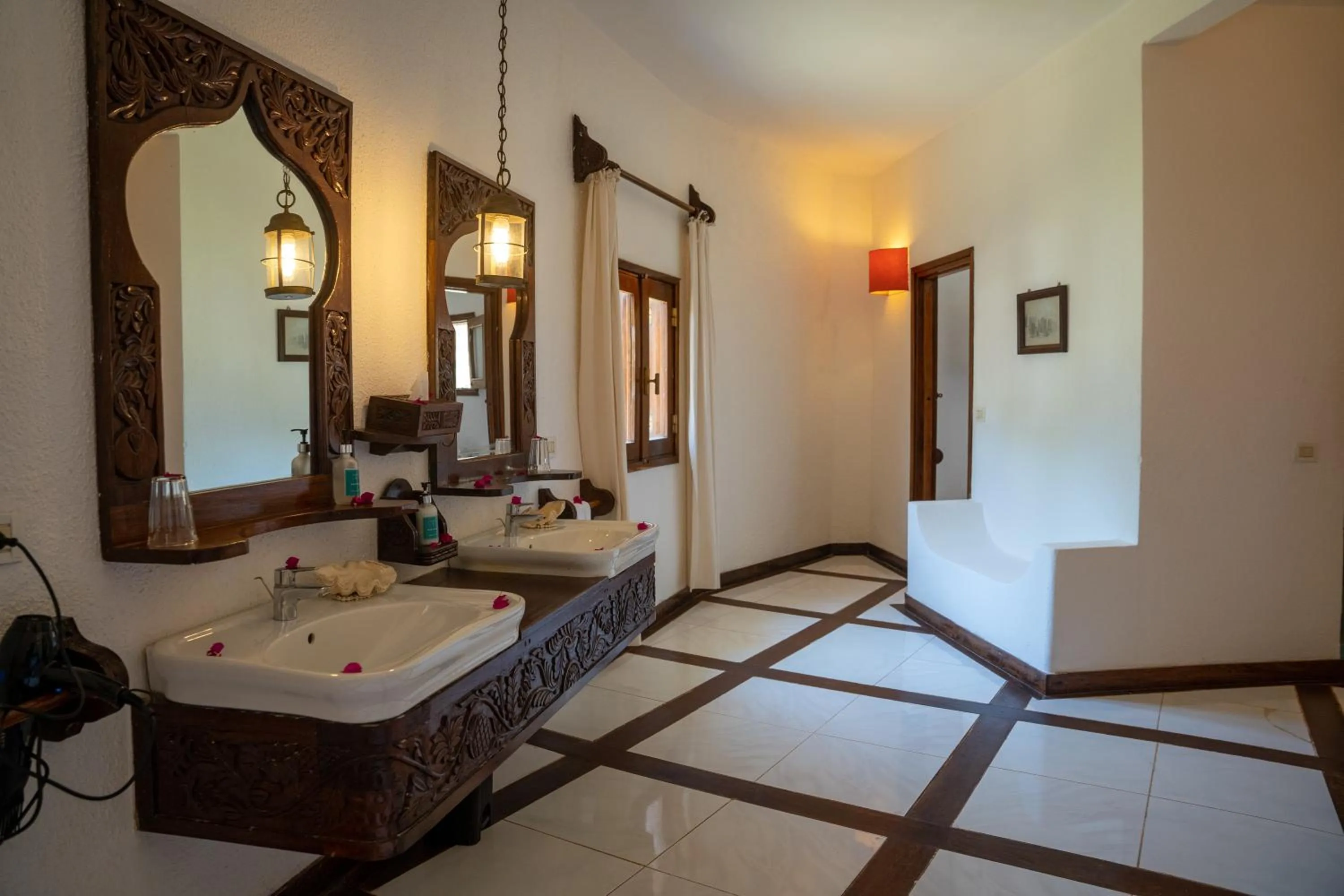Bathroom, Bed in SULTAN PALACE