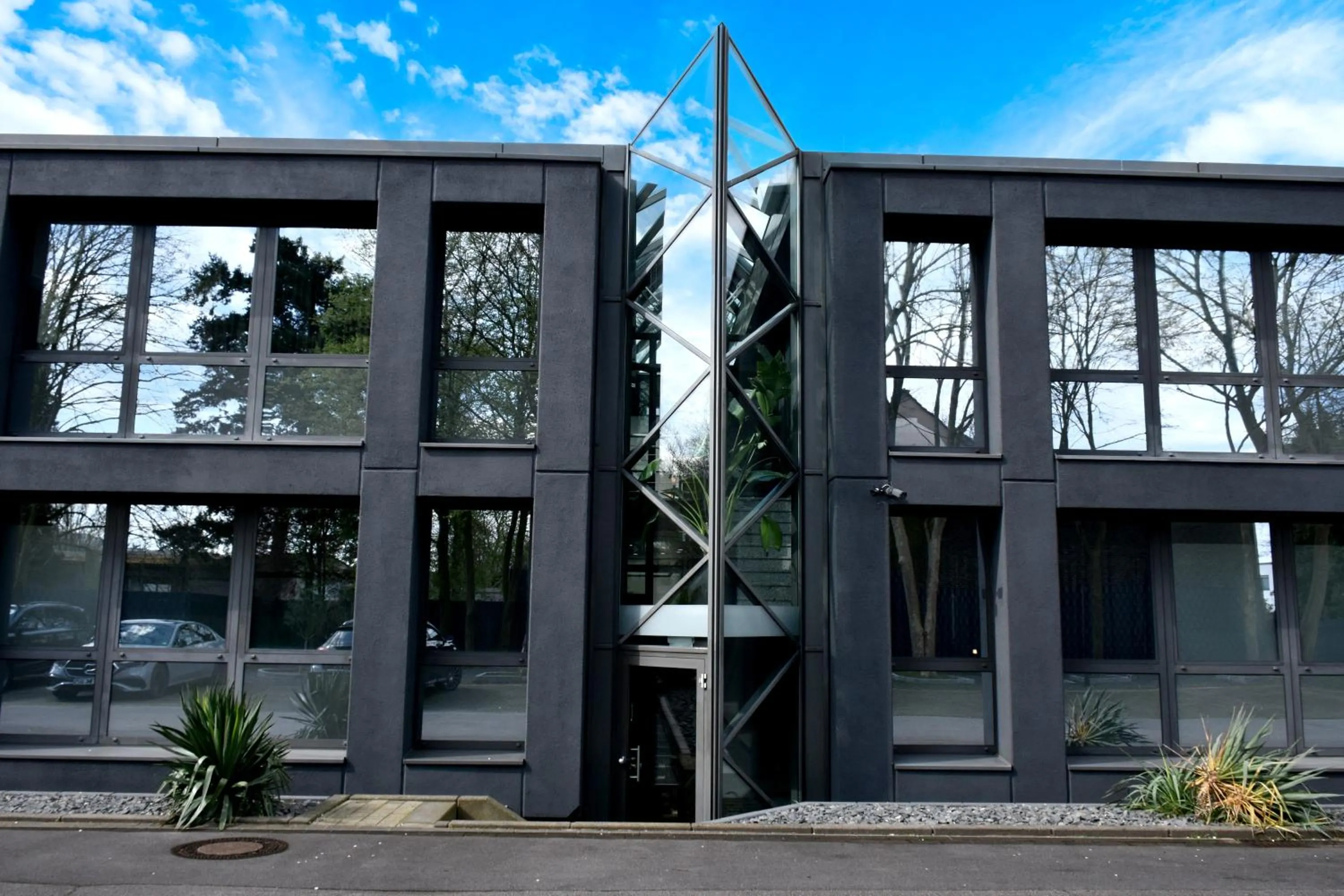 Property building in TIBET HOTEL am Airport Düsseldorf-Ratingen