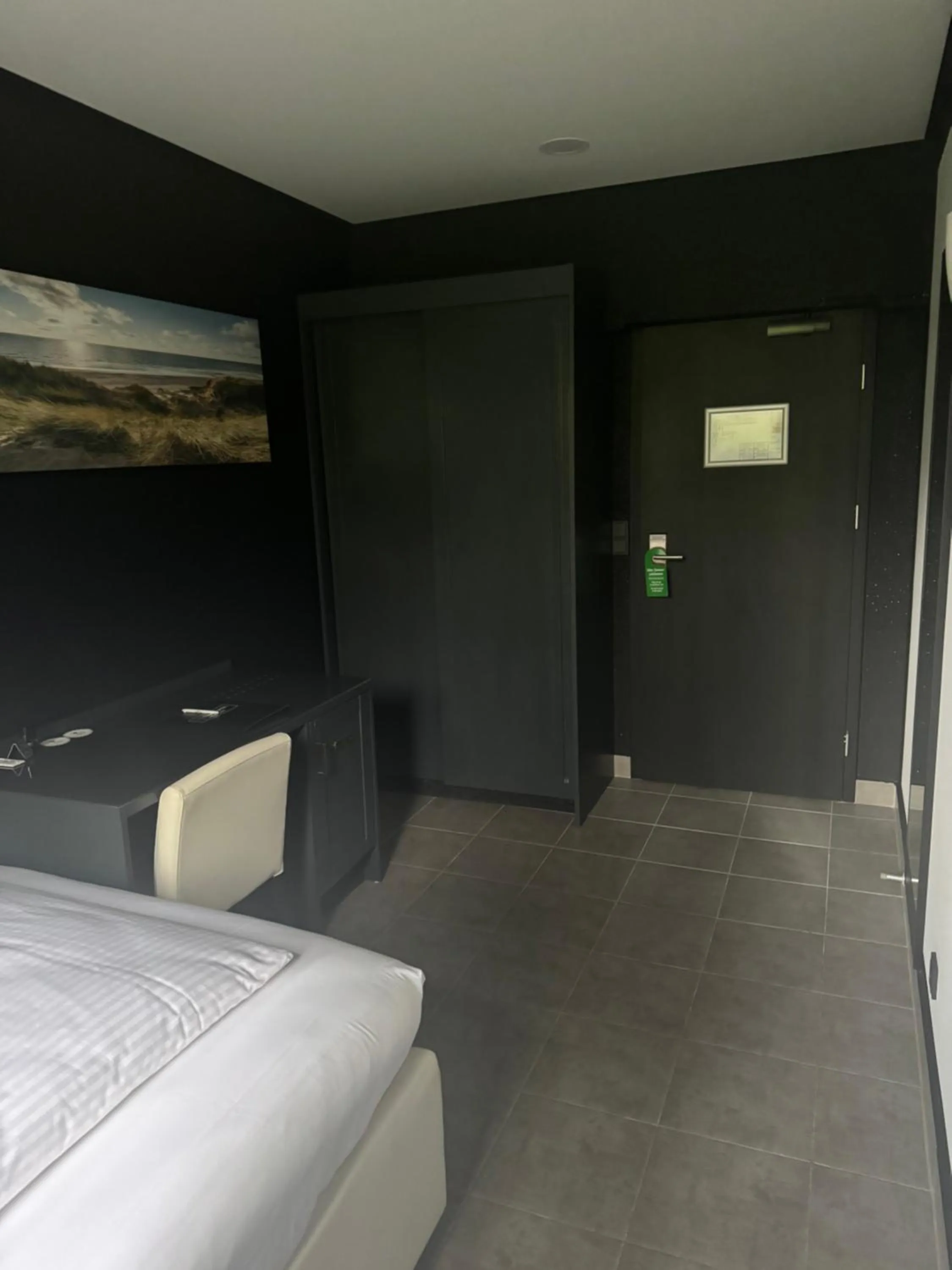 Bed in TIBET HOTEL am Airport Düsseldorf-Ratingen