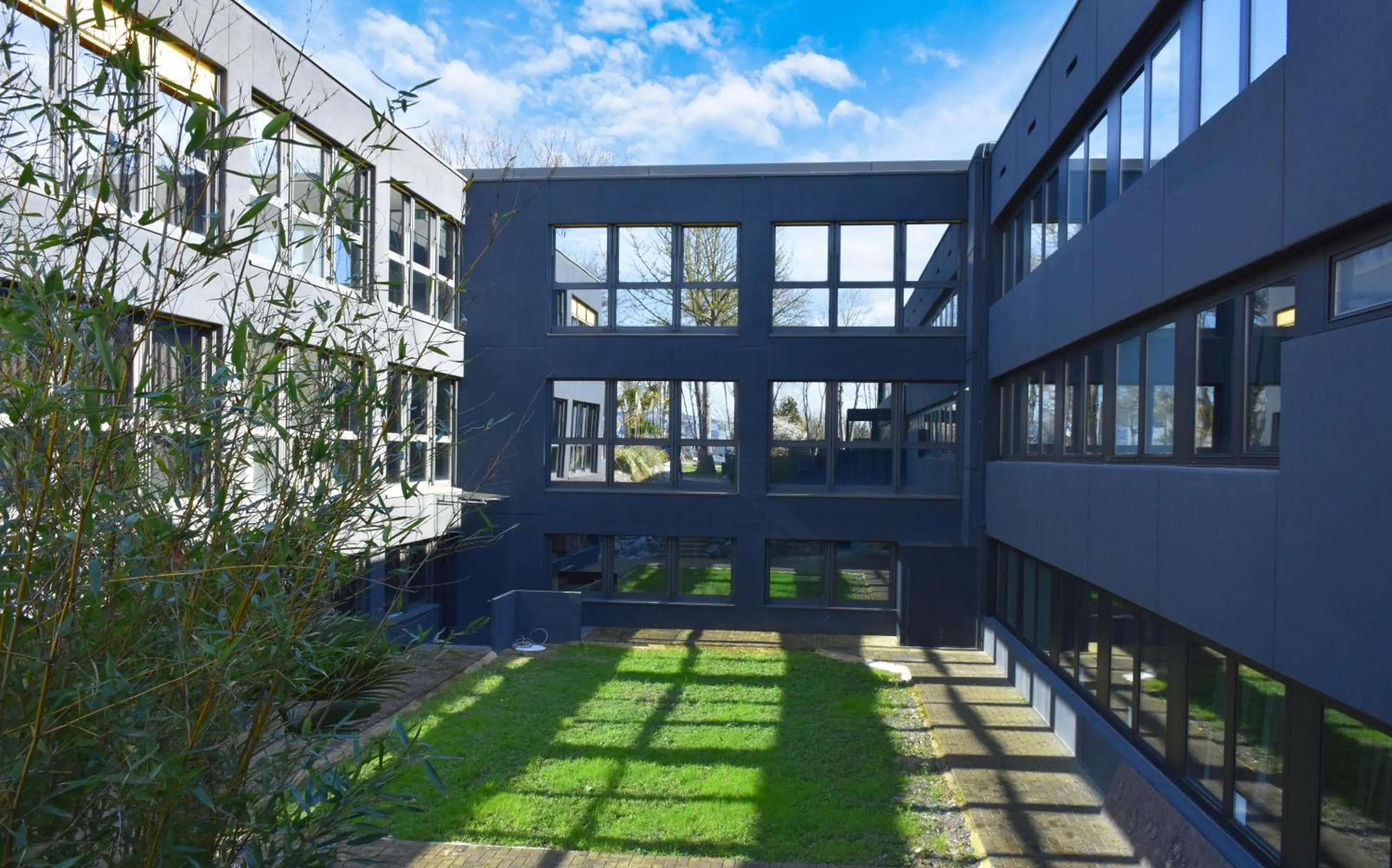 Property building in TIBET HOTEL am Airport Düsseldorf-Ratingen