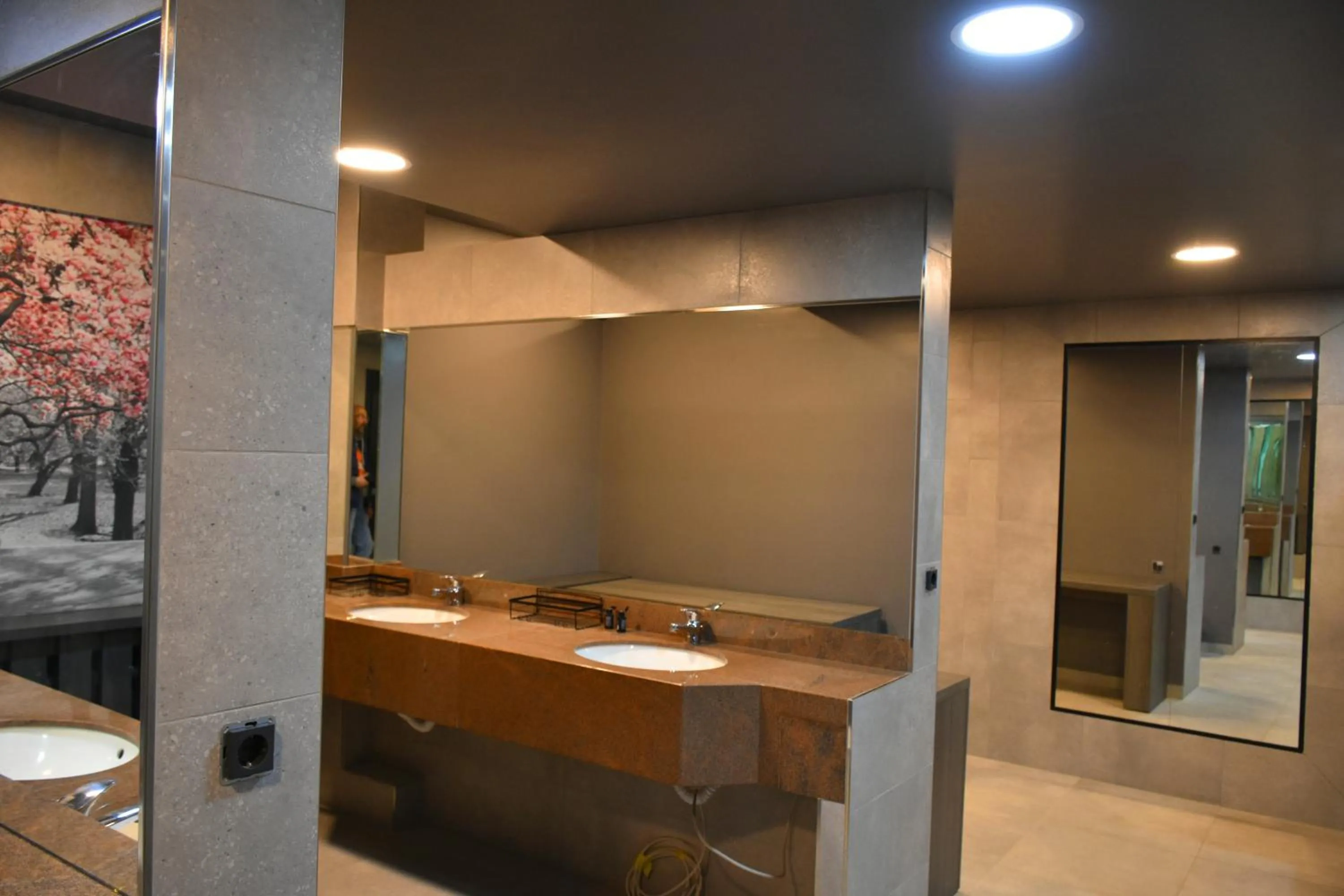 Shower in TIBET HOTEL am Airport Düsseldorf-Ratingen