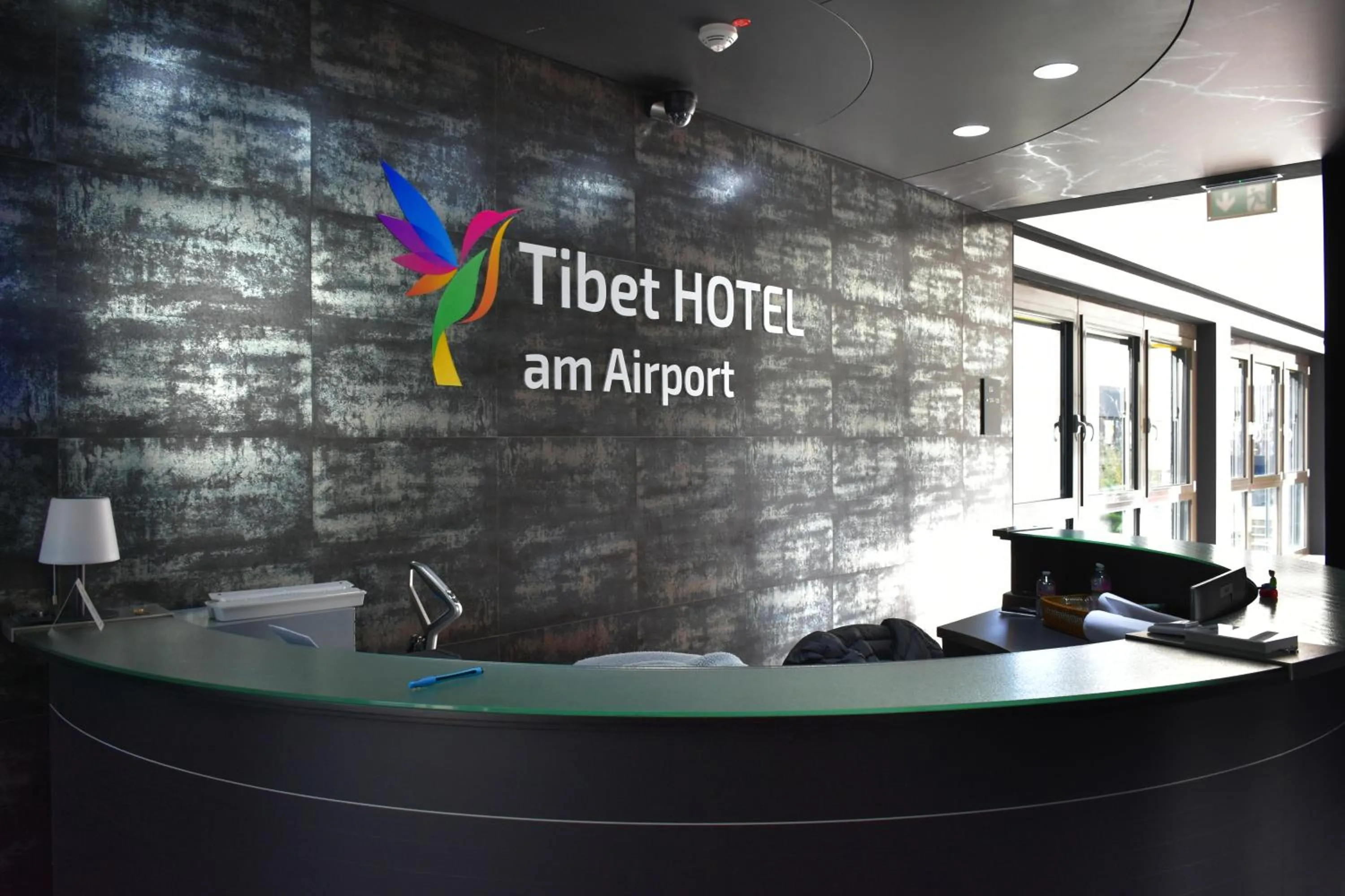 Lobby or reception in TIBET HOTEL am Airport Düsseldorf-Ratingen