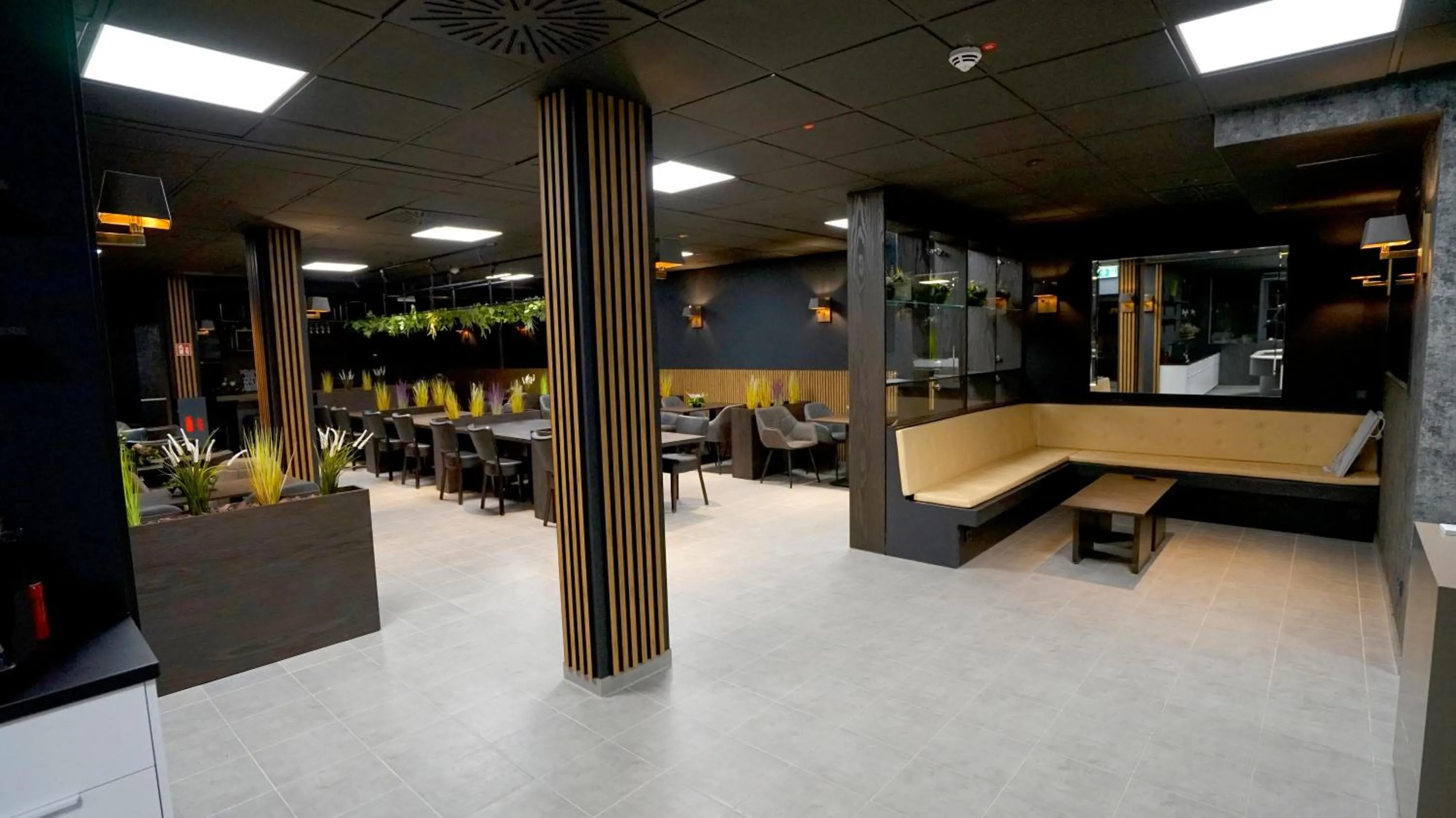 Restaurant/places to eat in TIBET HOTEL am Airport Düsseldorf-Ratingen