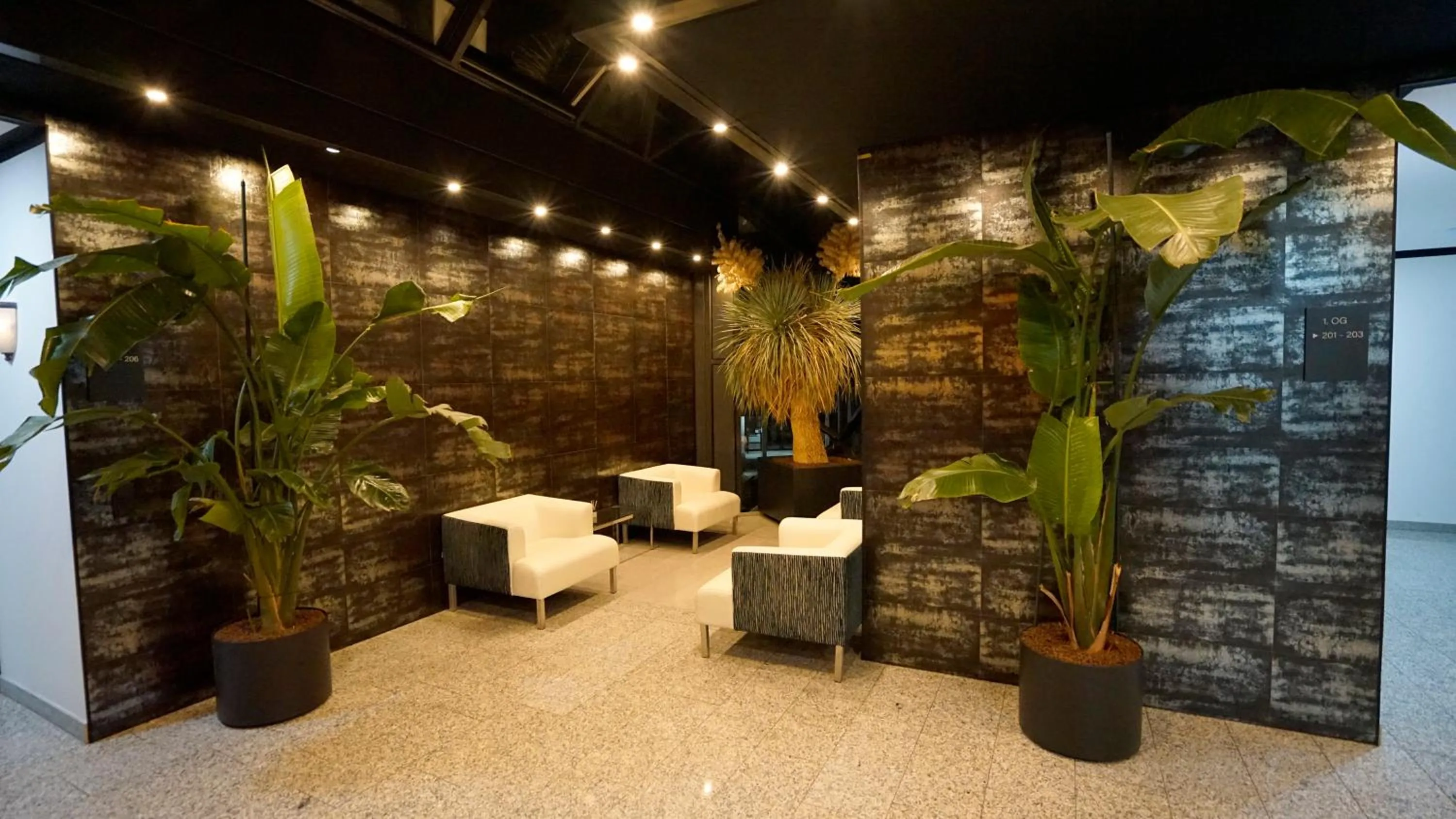 Lobby or reception in TIBET HOTEL am Airport Düsseldorf-Ratingen