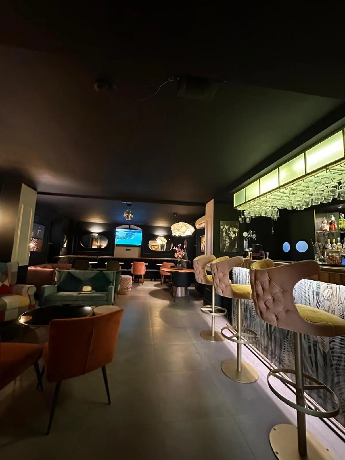 Restaurant/places to eat in Storytellers Palace