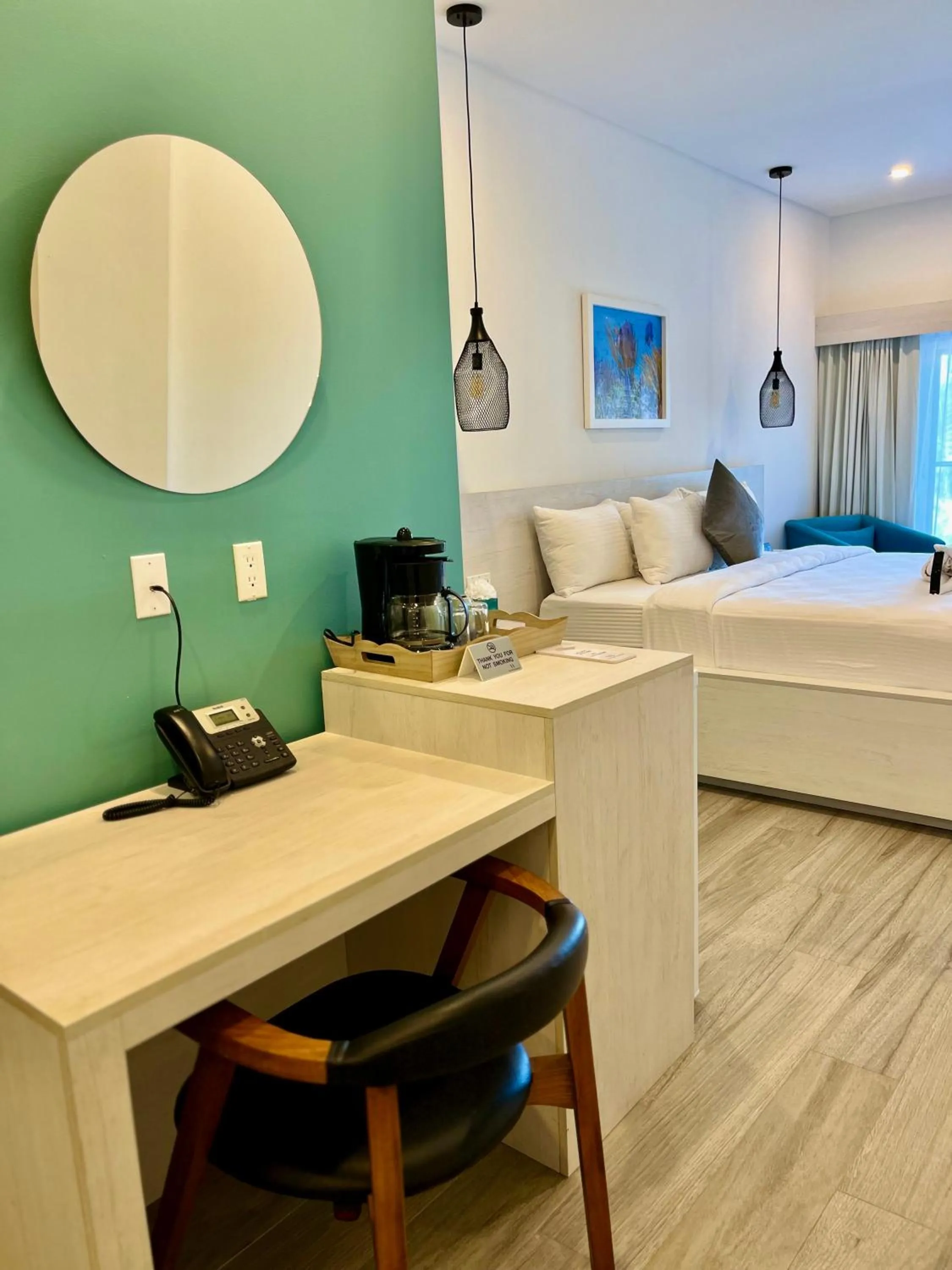 Bedroom, Bed in The Watermark Hotel