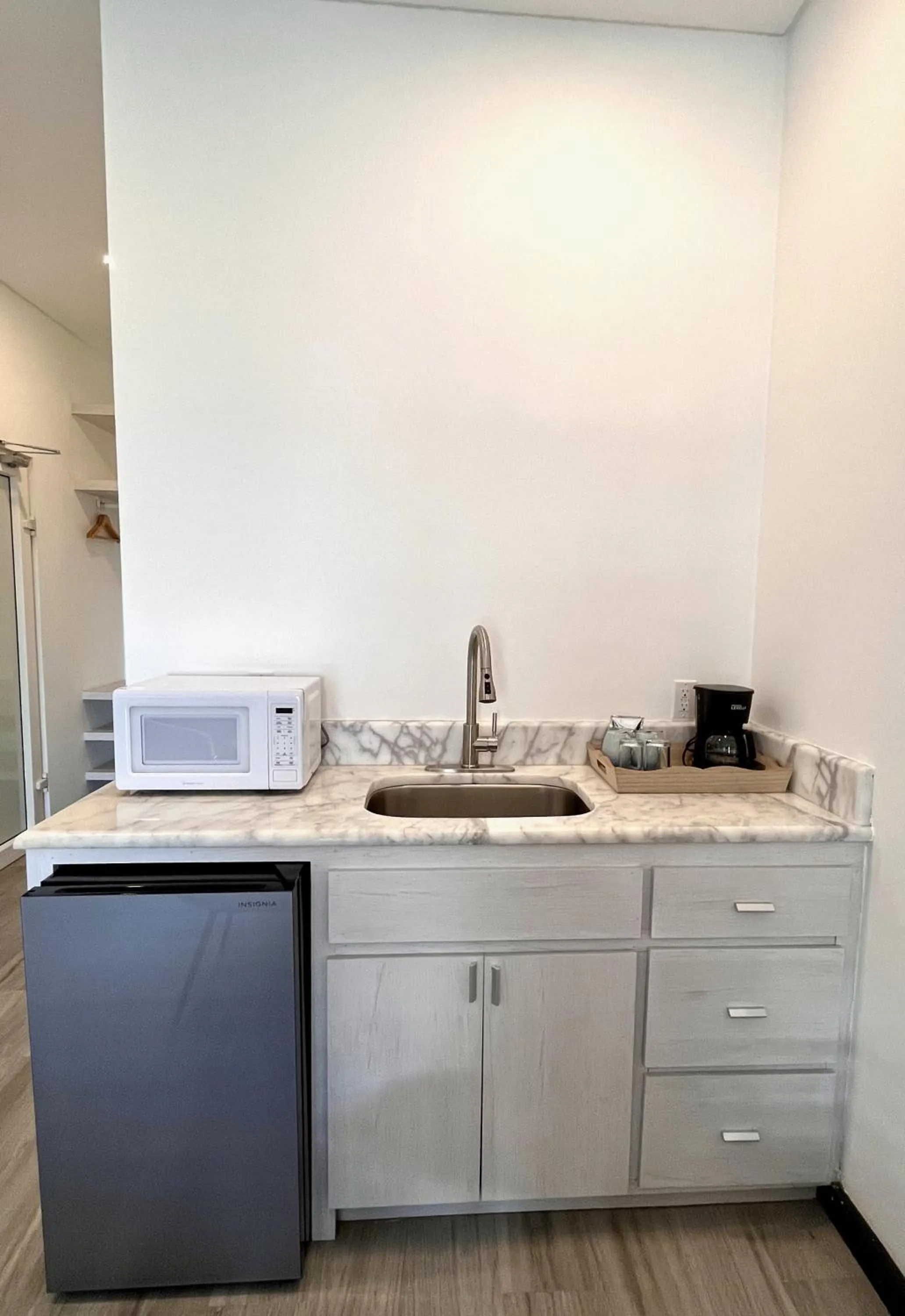 Kitchen or kitchenette in The Watermark Hotel