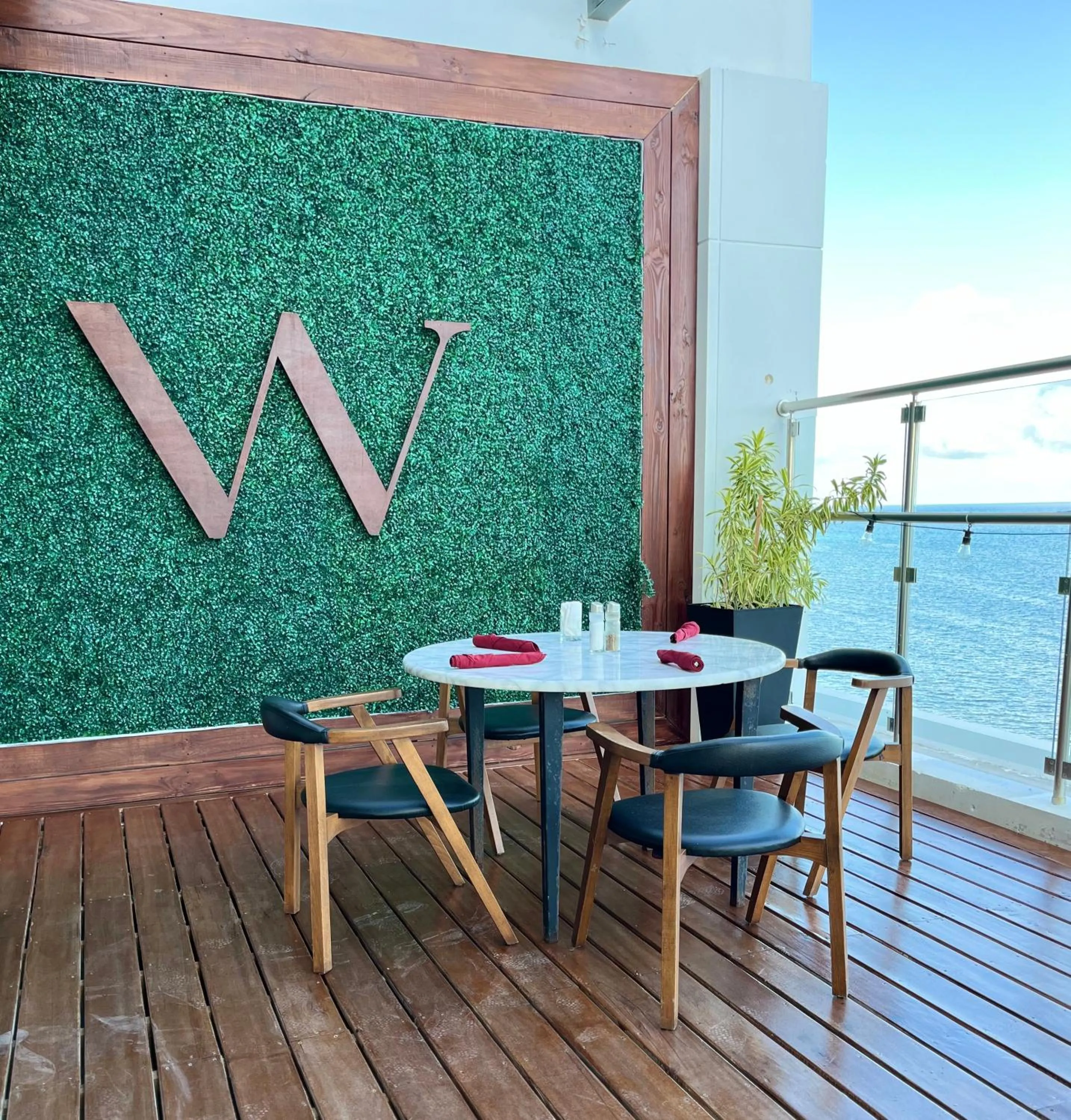 Restaurant/places to eat in The Watermark Hotel