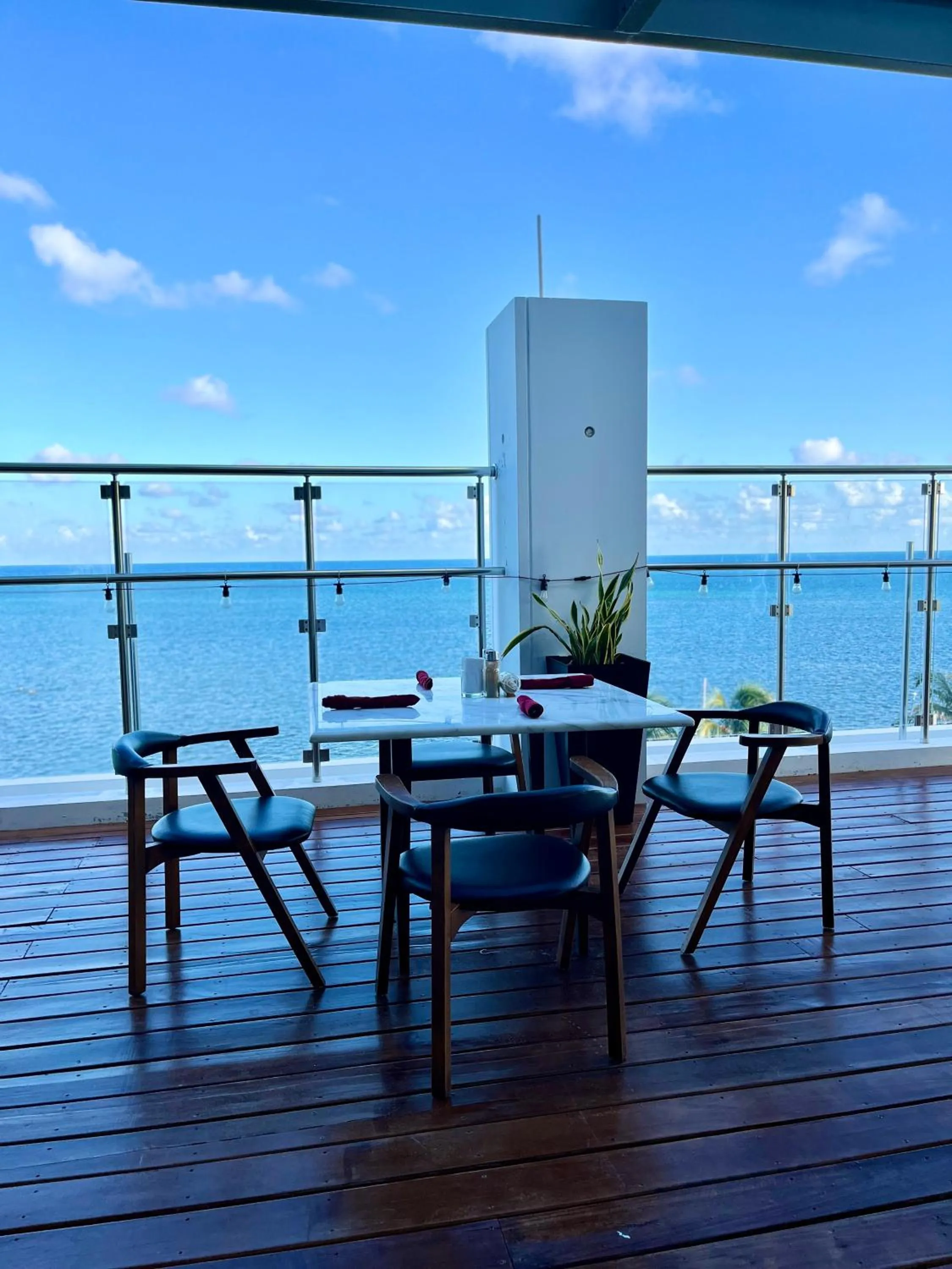 Restaurant/places to eat in The Watermark Hotel