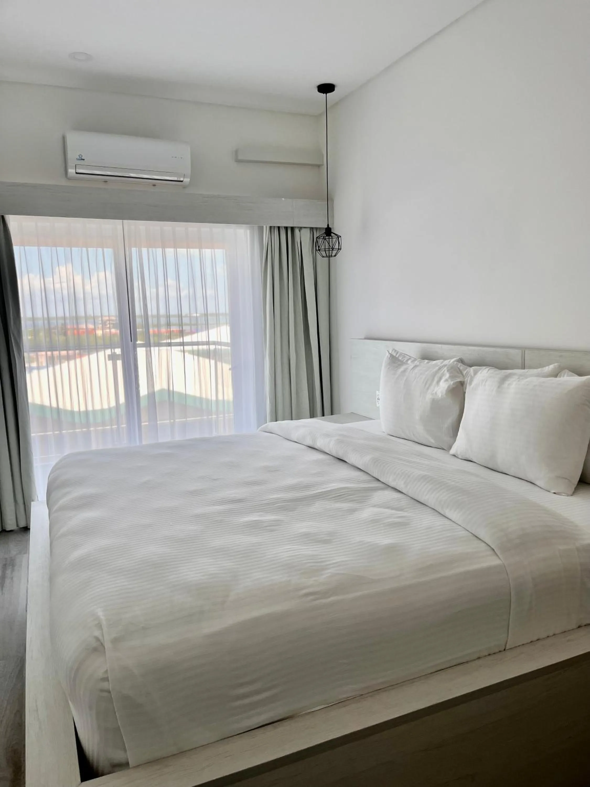 Bed in The Watermark Hotel