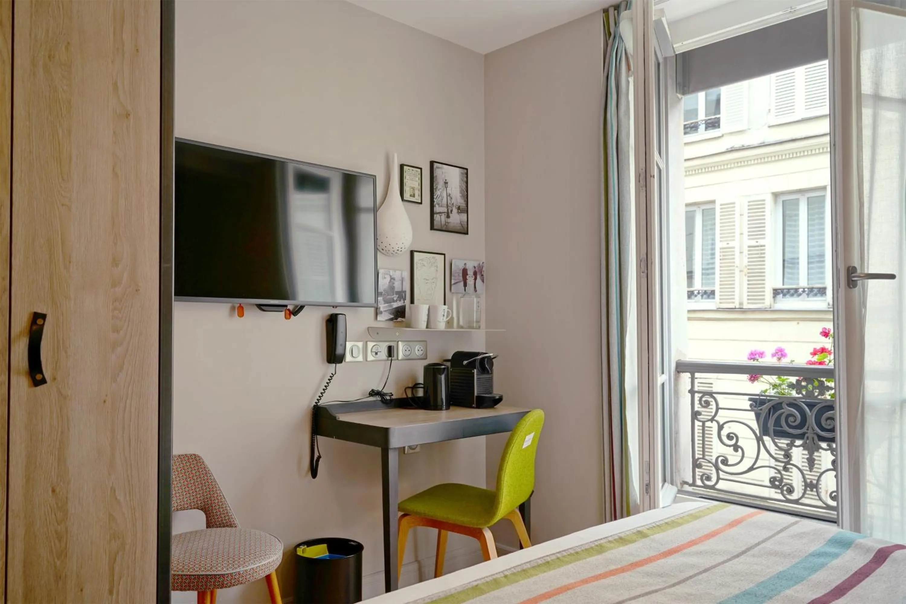 Bedroom, Bed in Hotel Litteraire Marcel Ayme, BW Premier Collection