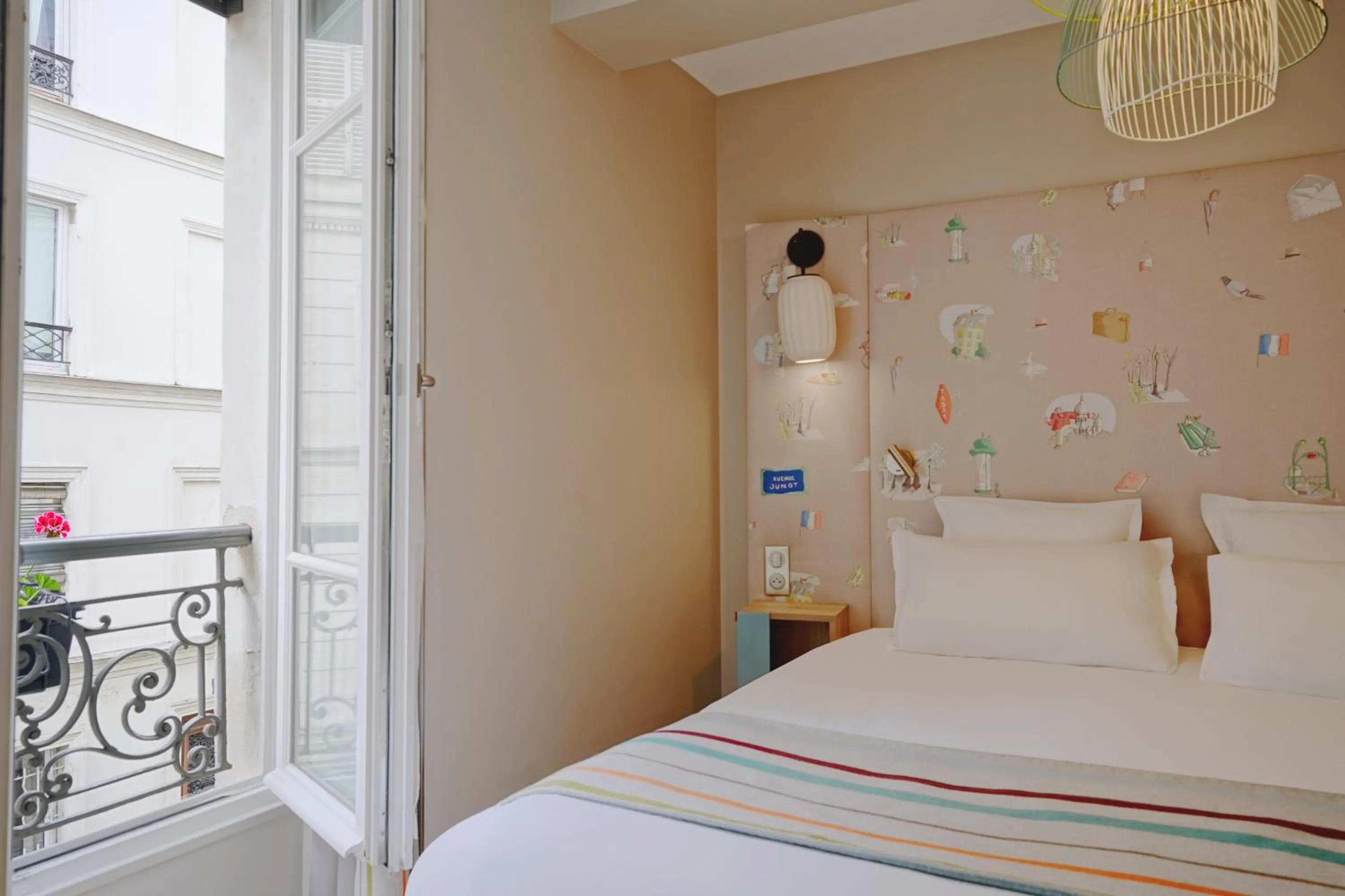 Bedroom, Bed in Hotel Litteraire Marcel Ayme, BW Premier Collection