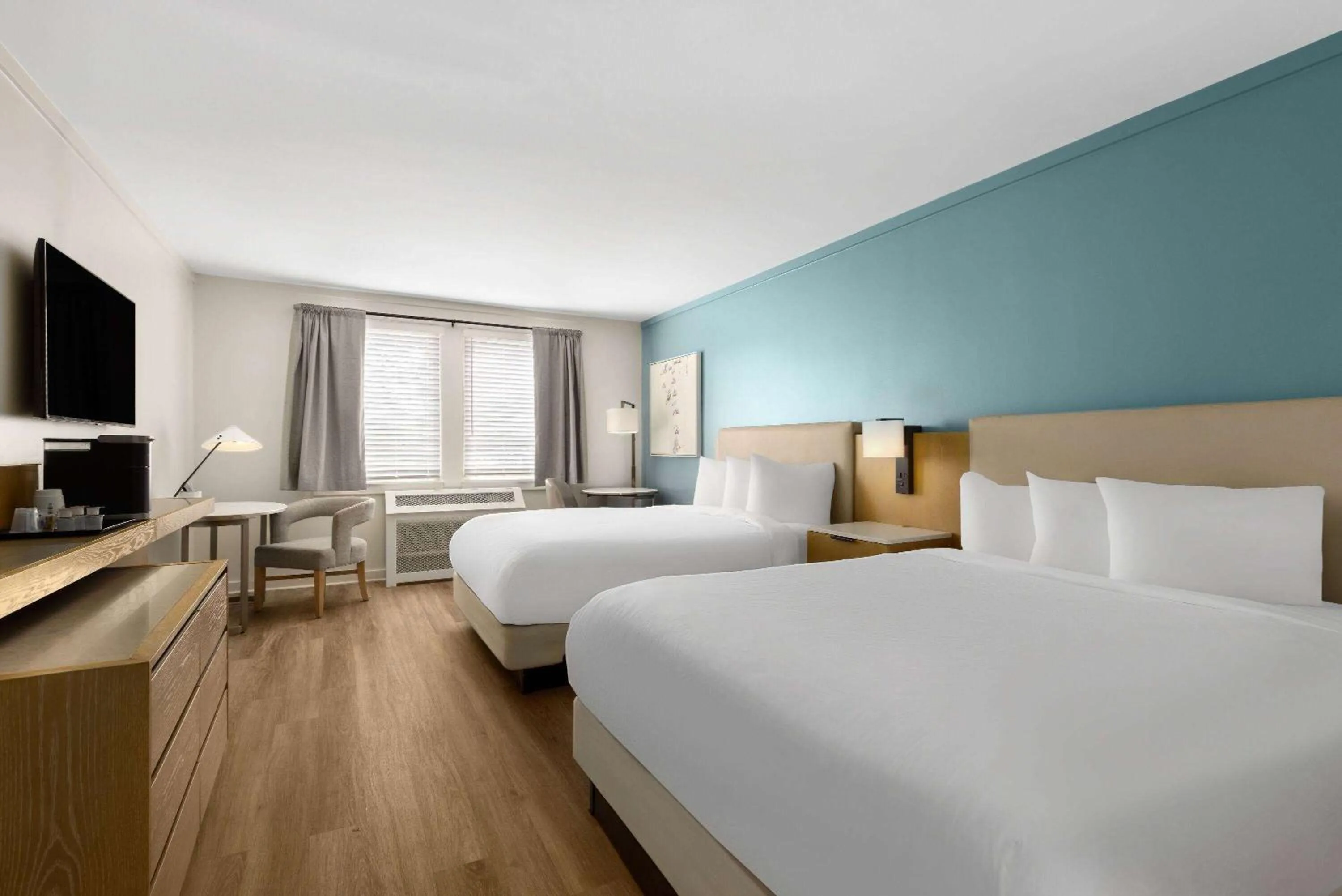 Photo of the whole room, Bed in Hotel Manteo, Trademark Collection by Wyndham