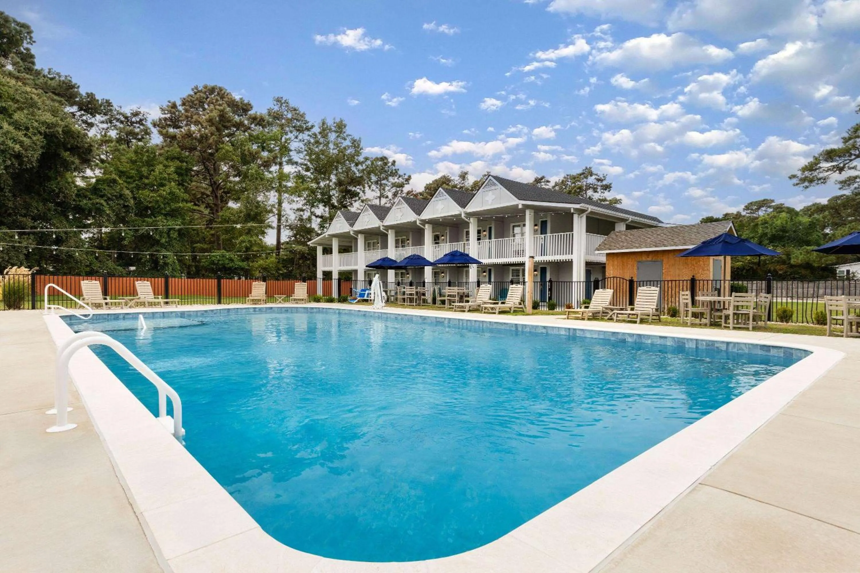 Swimming pool in Hotel Manteo, Trademark Collection by Wyndham