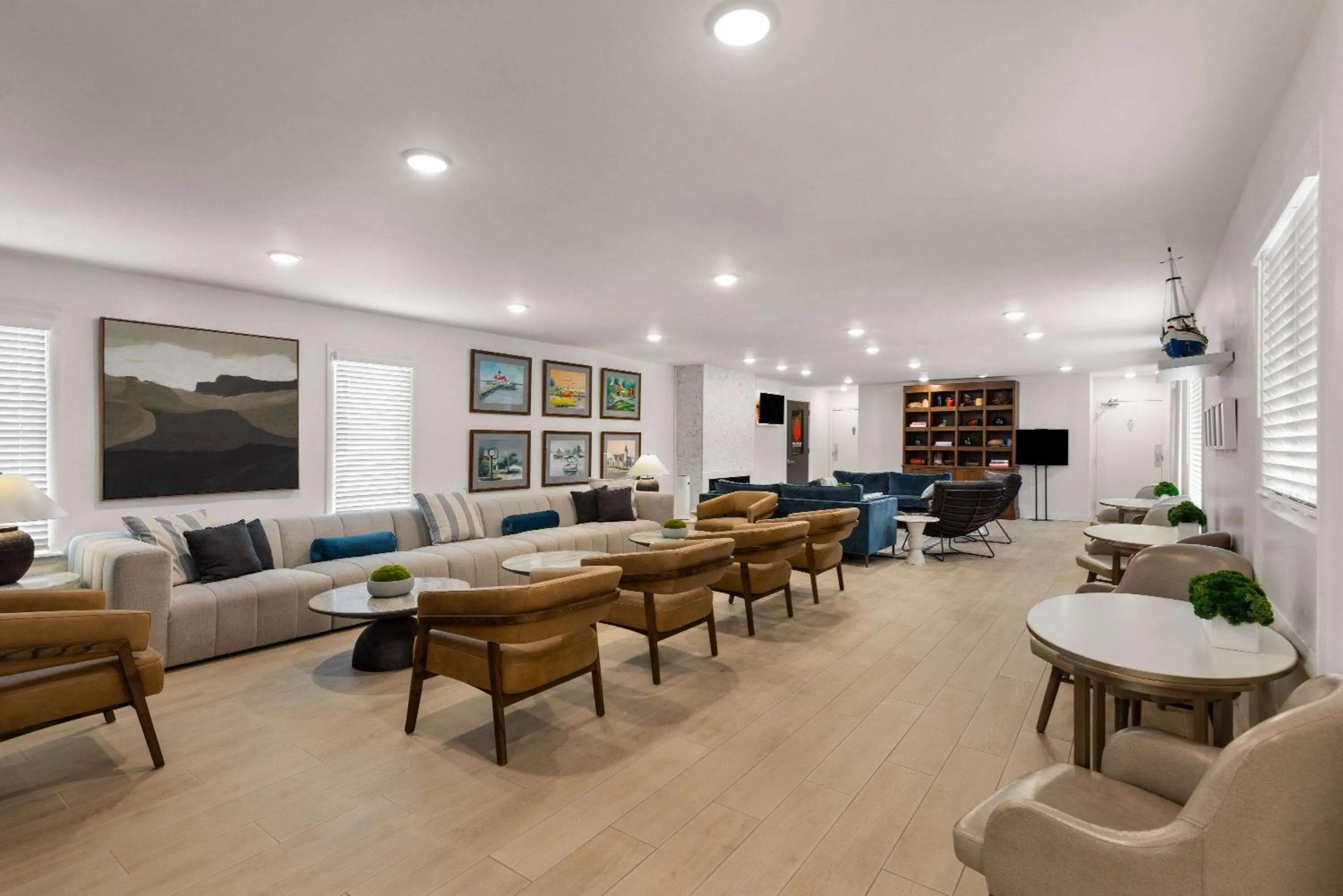 Lobby or reception in Hotel Manteo, Trademark Collection by Wyndham