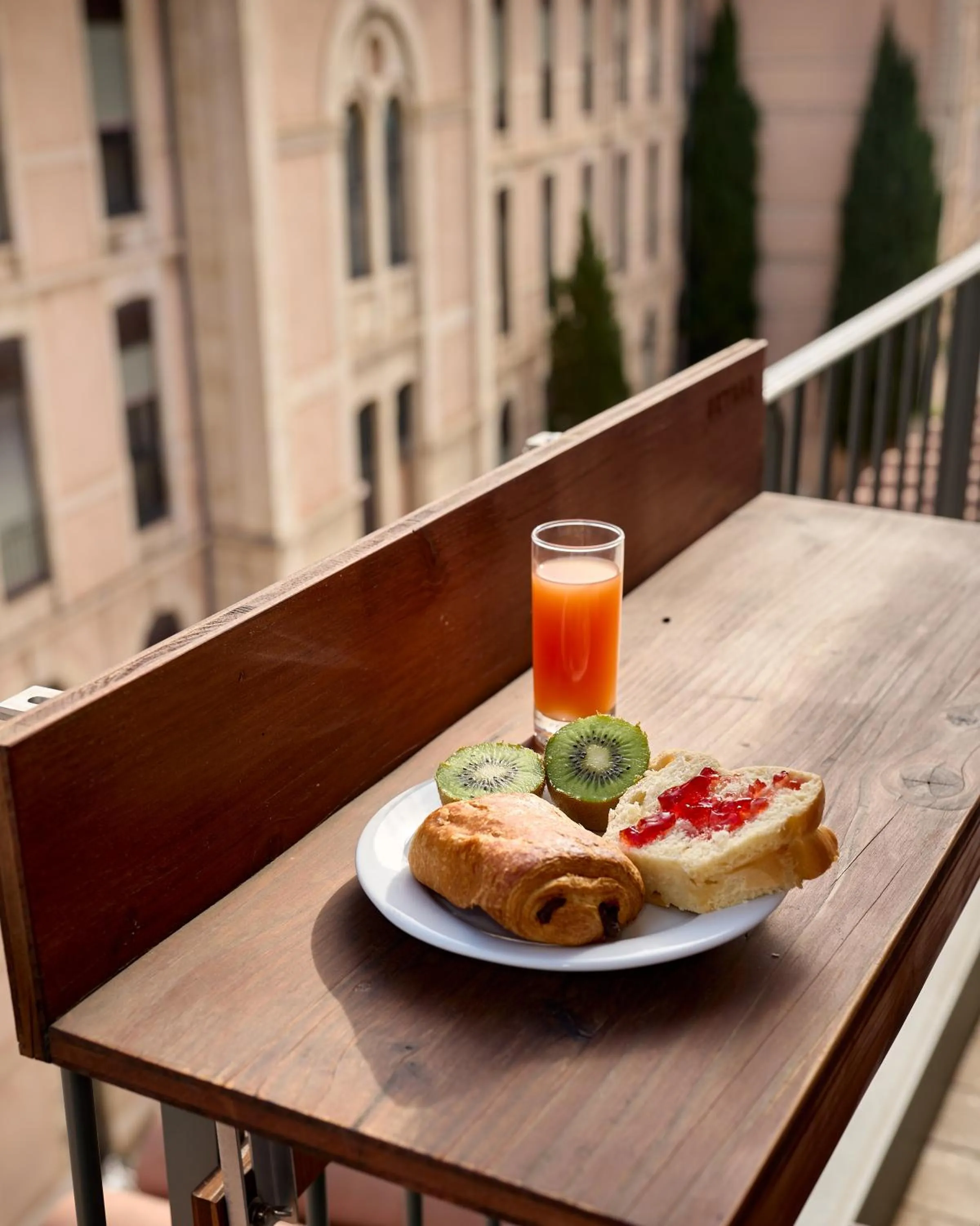 Breakfast in Grand Hôtel Dauphiné Toulon, Boutique Hôtel & Suites