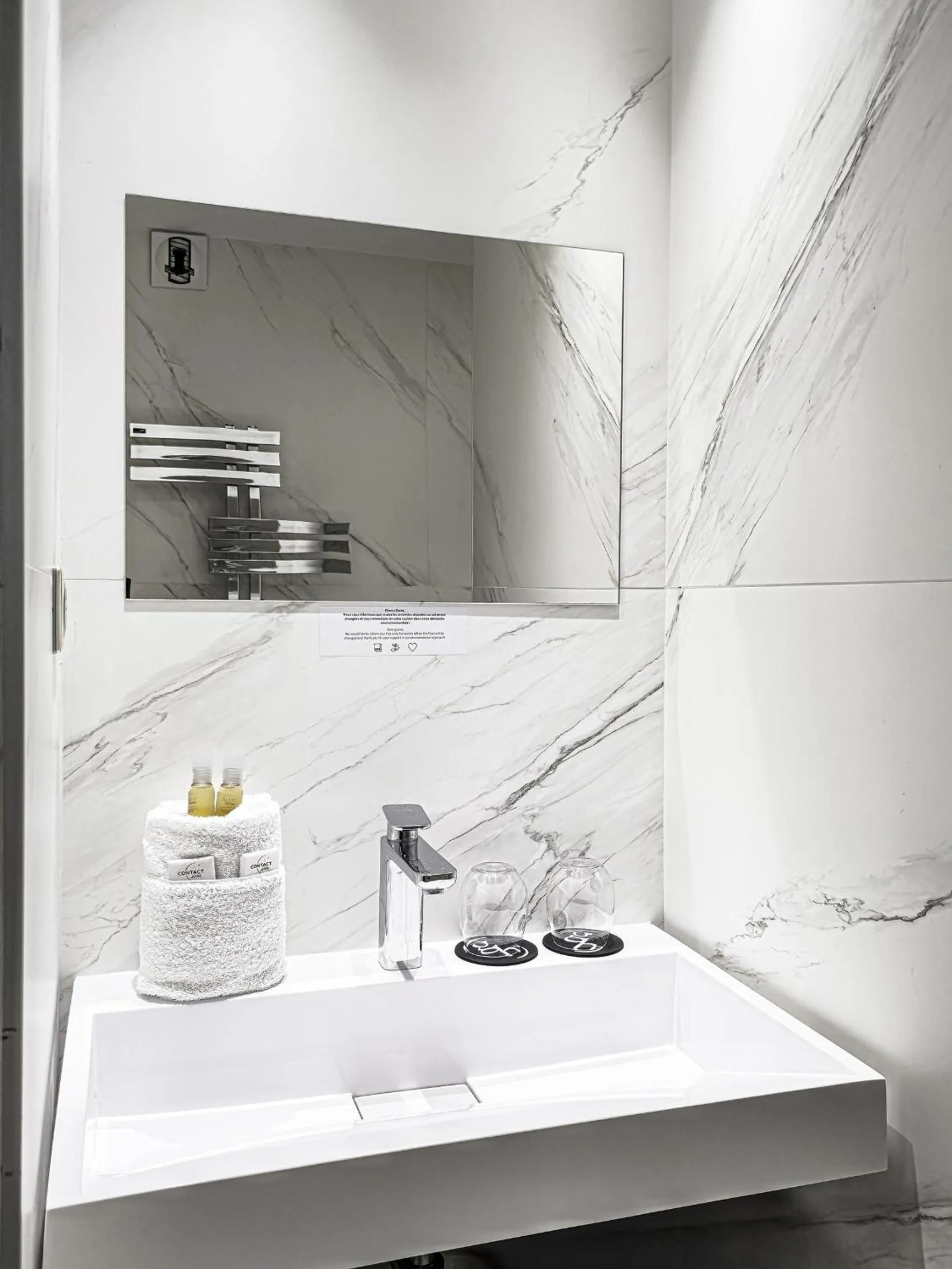 Bathroom in Grand Hôtel Dauphiné Toulon, Boutique Hôtel & Suites