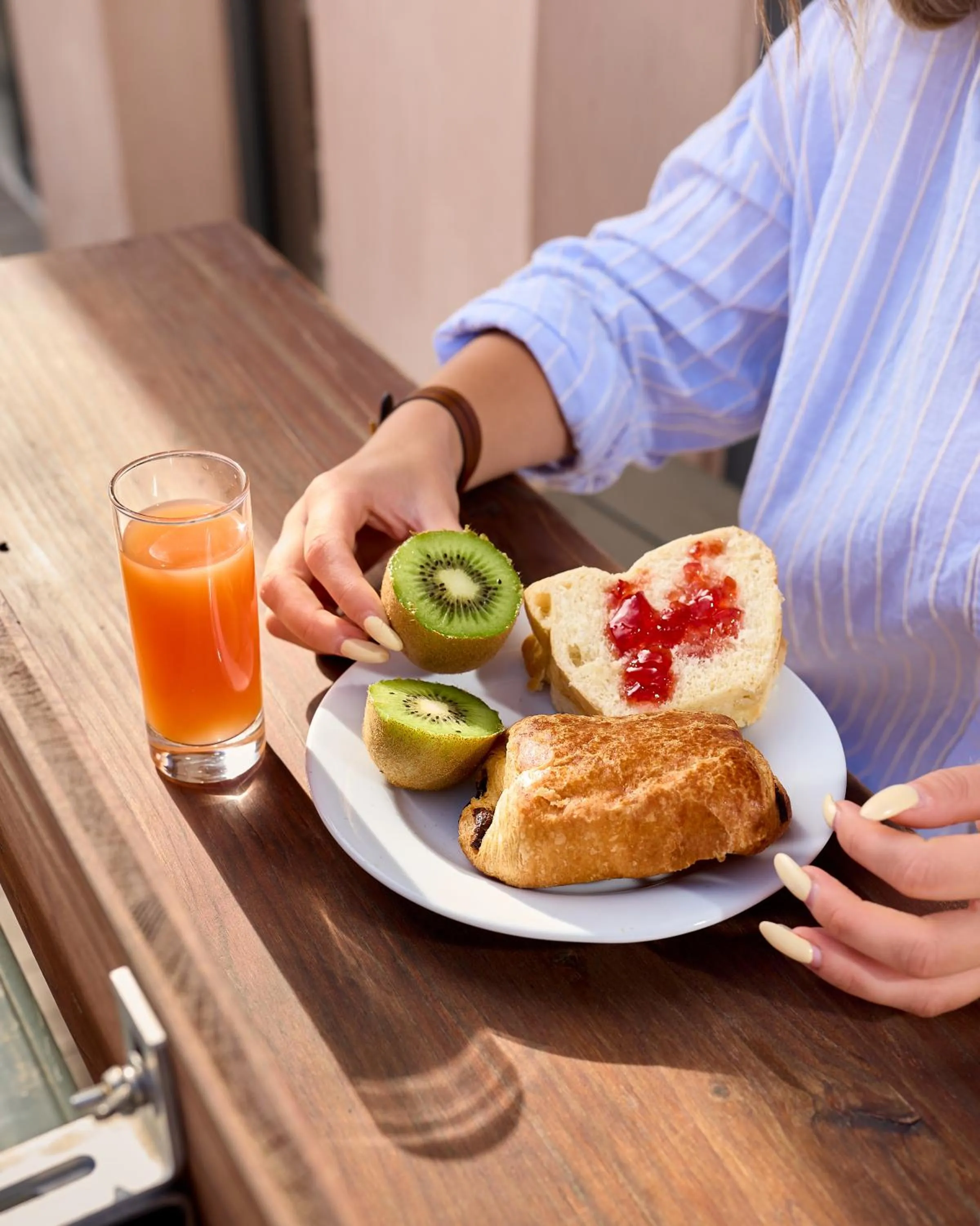 Breakfast in Grand Hôtel Dauphiné Toulon, Boutique Hôtel & Suites