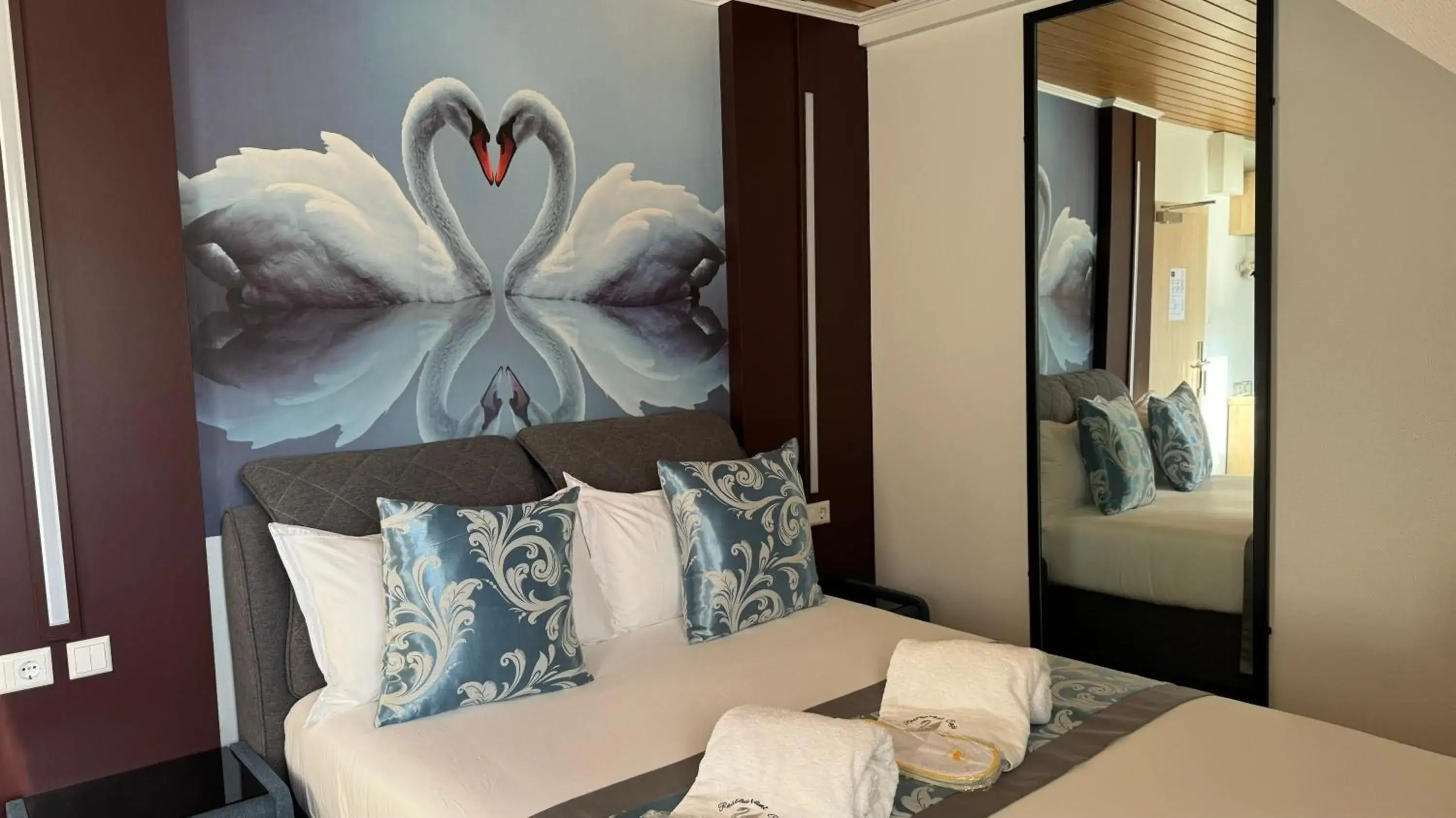 Deluxe Room in hotel whiteswan Deluxe Room in hotel whiteswan