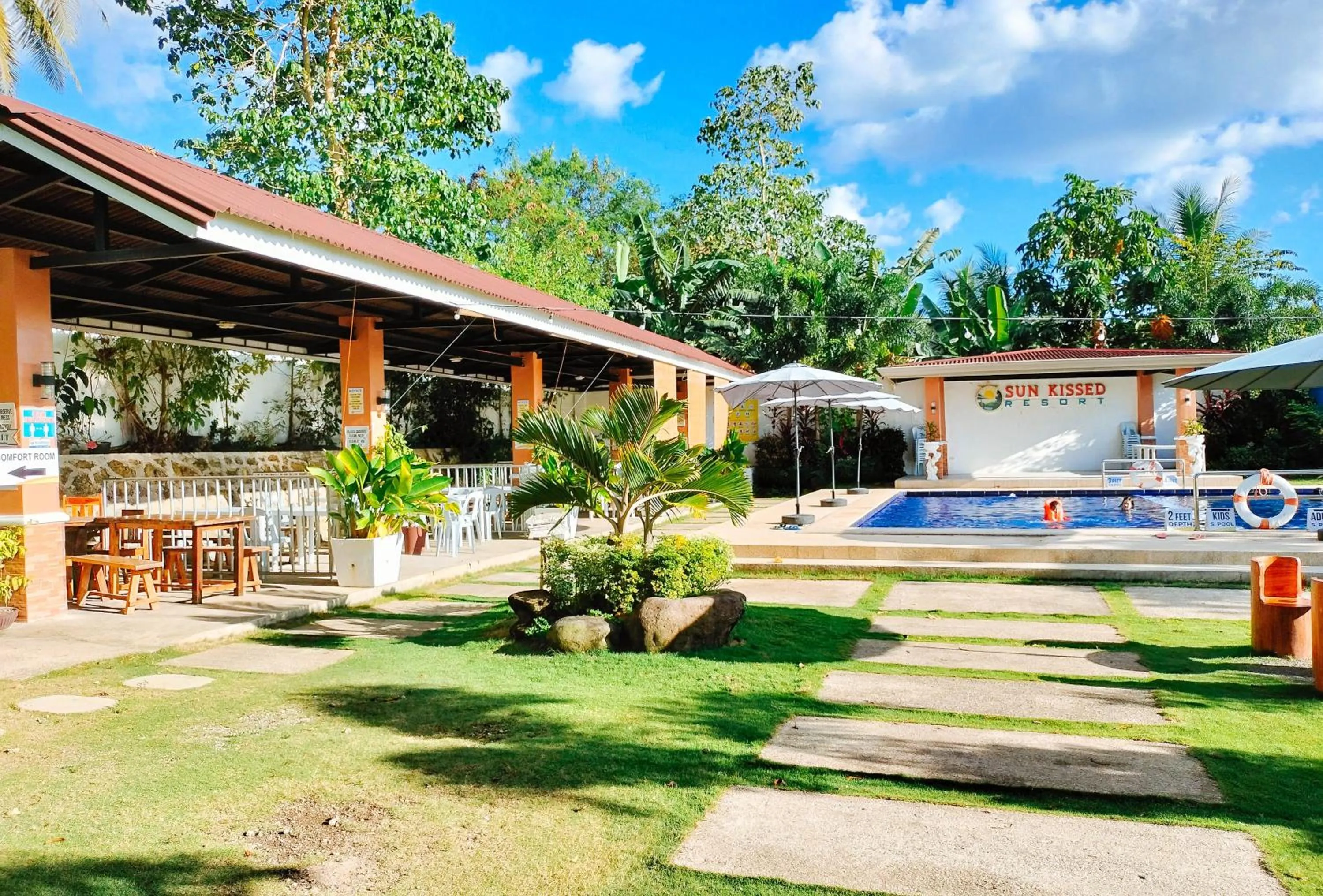 Property building in RedDoorz @ Sun Kissed Resort Guindulman