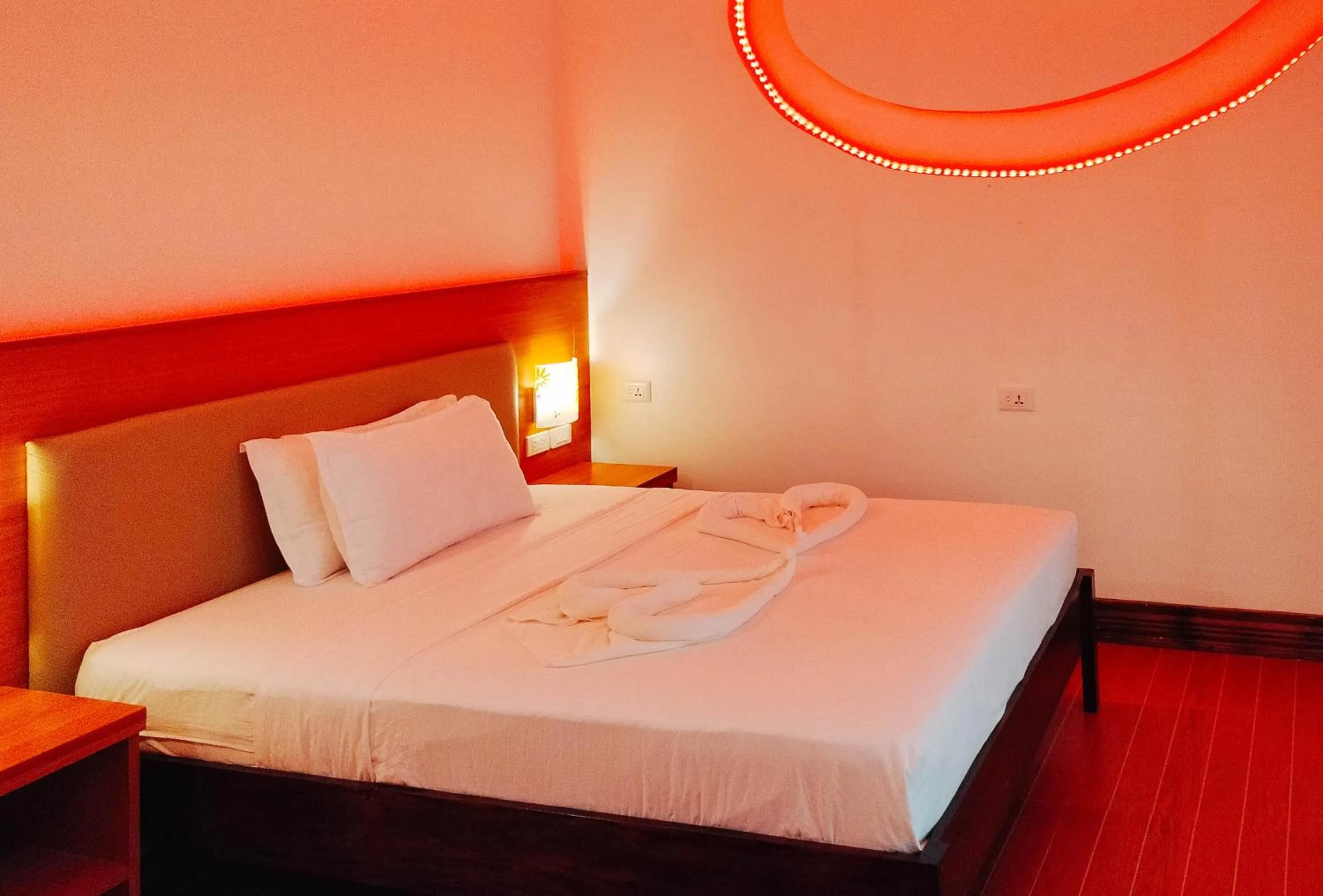 Bed in RedDoorz @ Sun Kissed Resort Guindulman