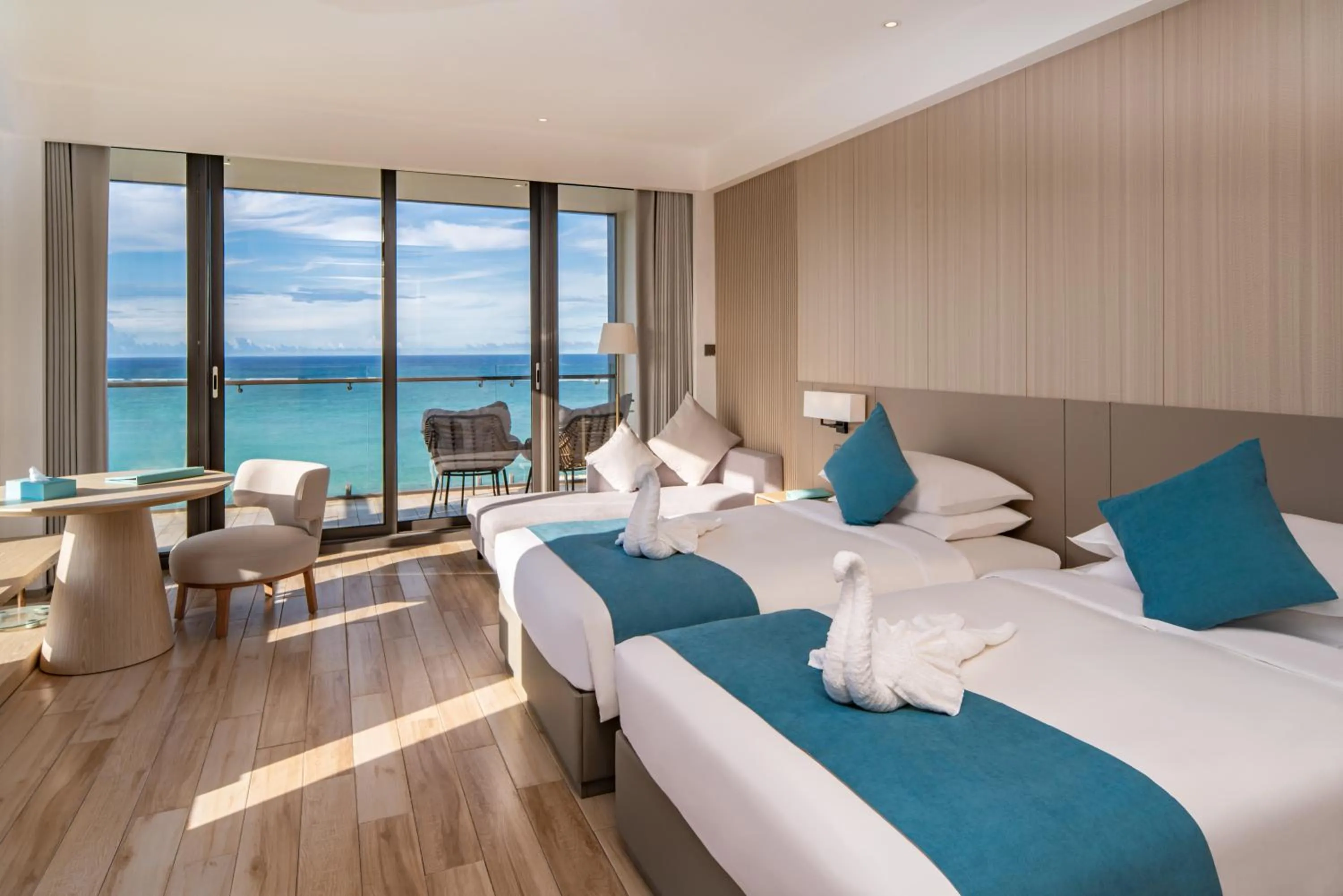 Bed in Palau Sunrise Seaview Landison Retreat