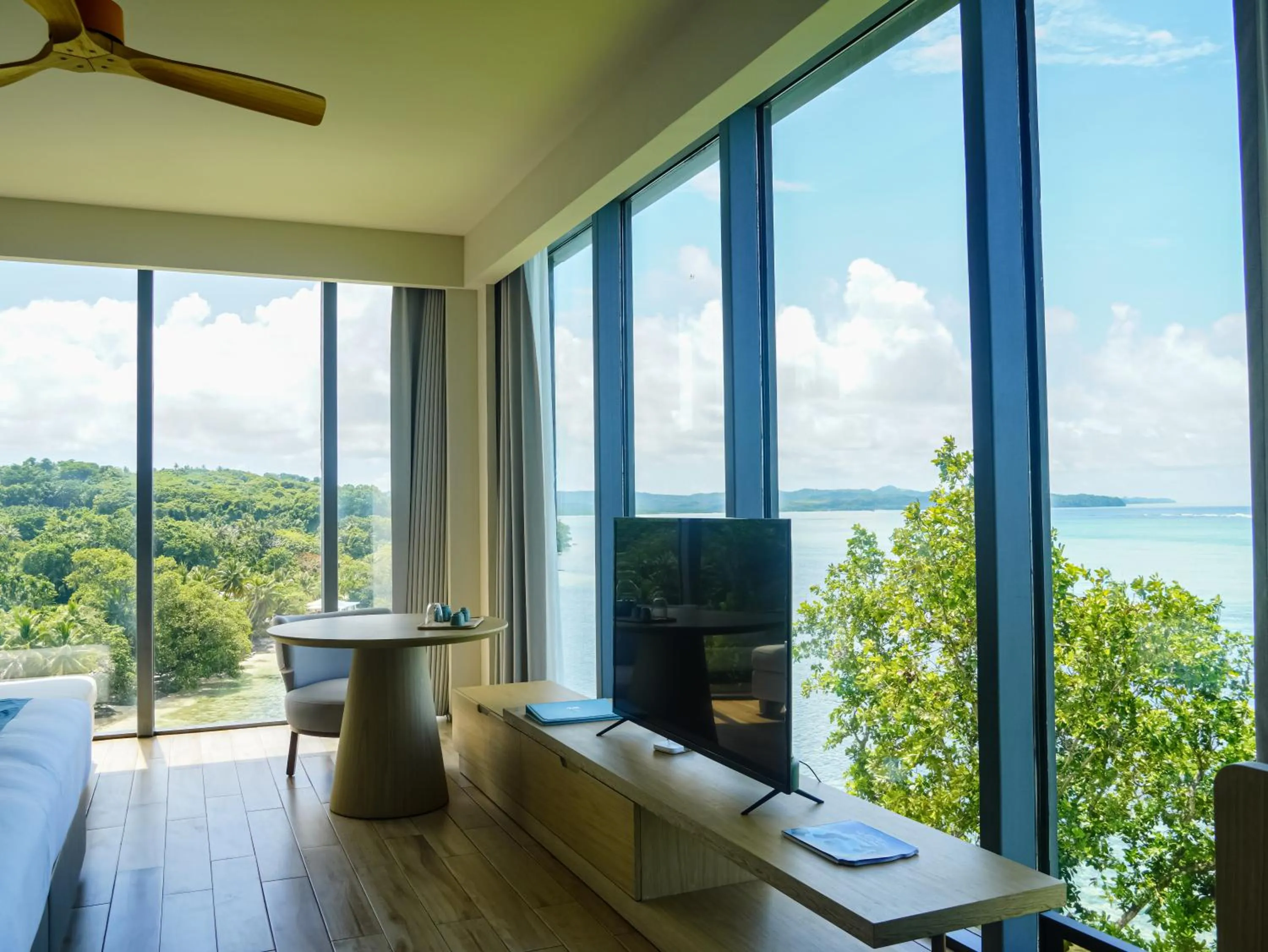 Palau Sunrise Seaview Landison Retreat