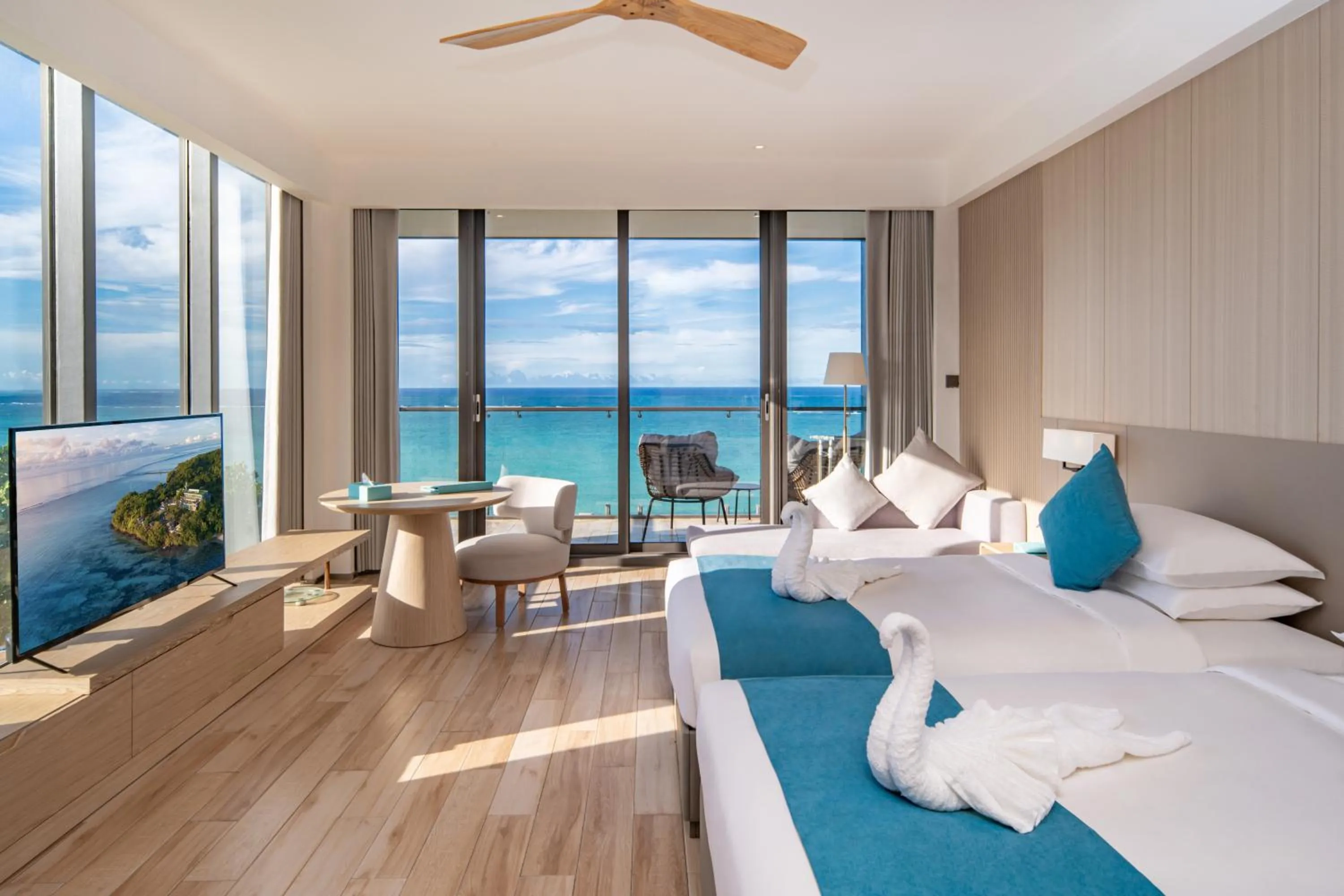 Bed in Palau Sunrise Seaview Landison Retreat