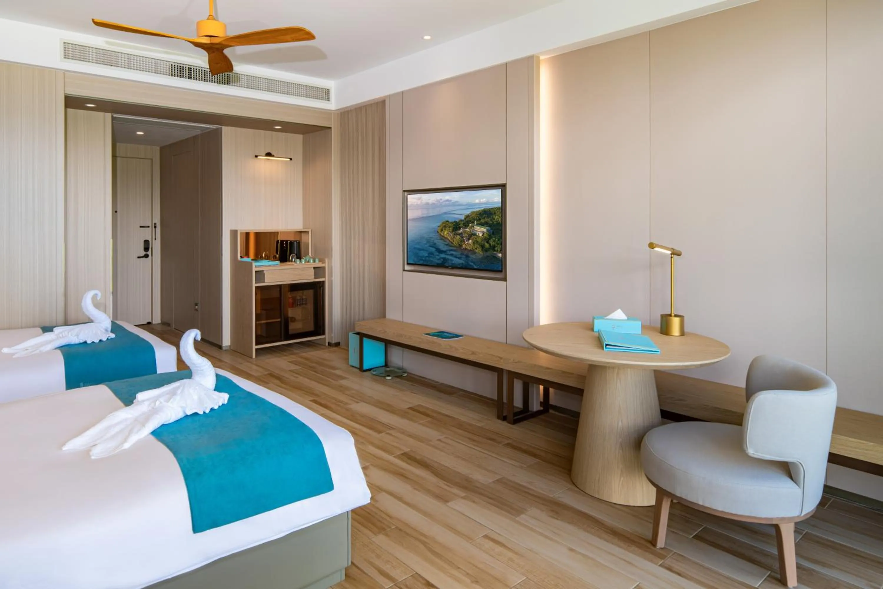 Bed in Palau Sunrise Seaview Landison Retreat