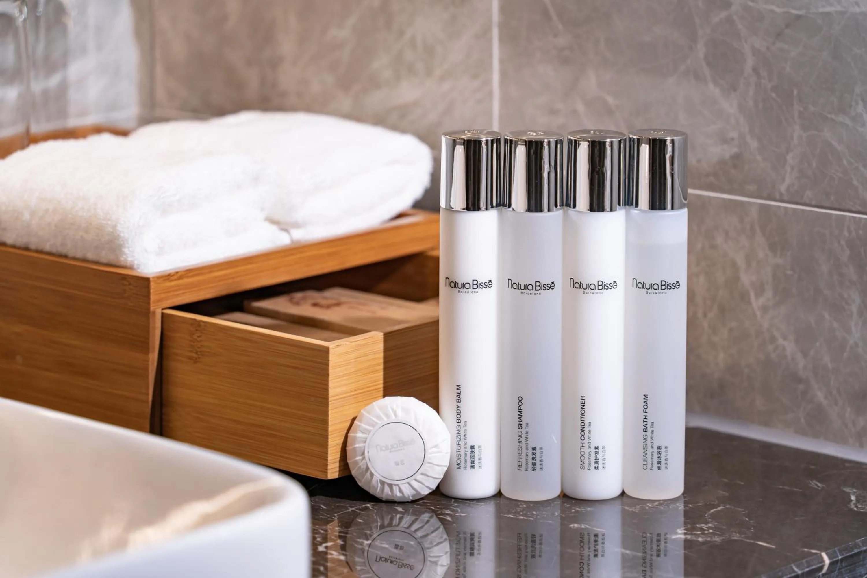 Bathroom in Palau Sunrise Seaview Landison Retreat