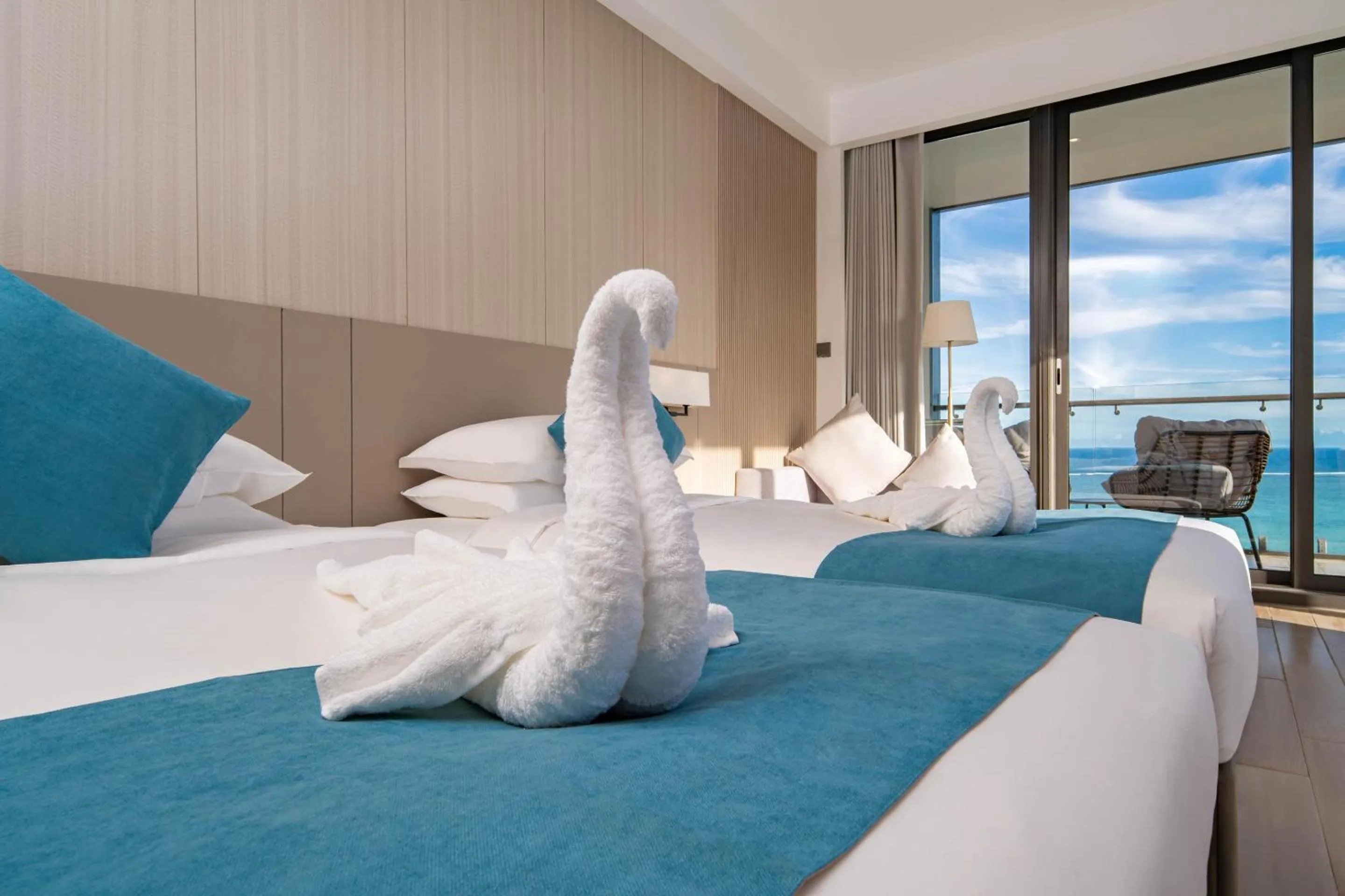 Bed in Palau Sunrise Seaview Landison Retreat