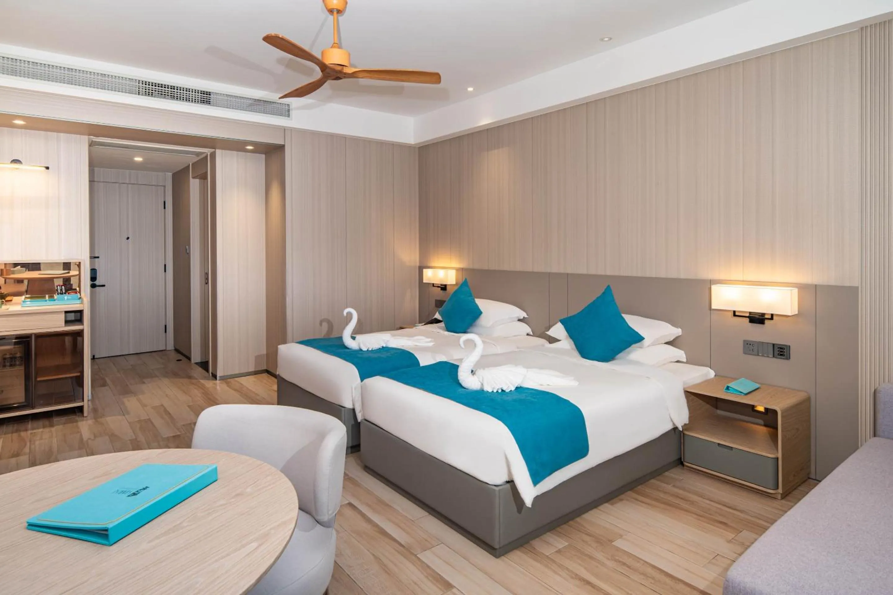 Bed in Palau Sunrise Seaview Landison Retreat