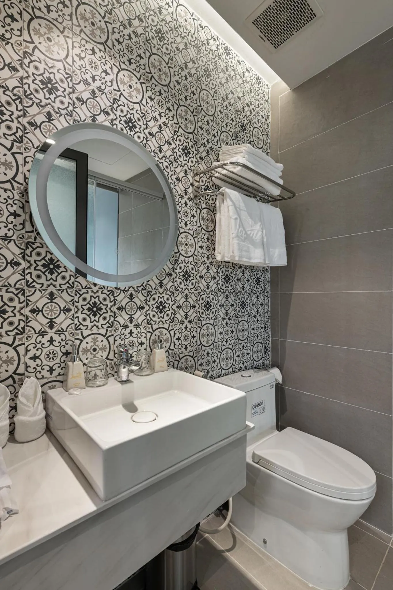 Toilet in Laputa Hotel Phú Quốc