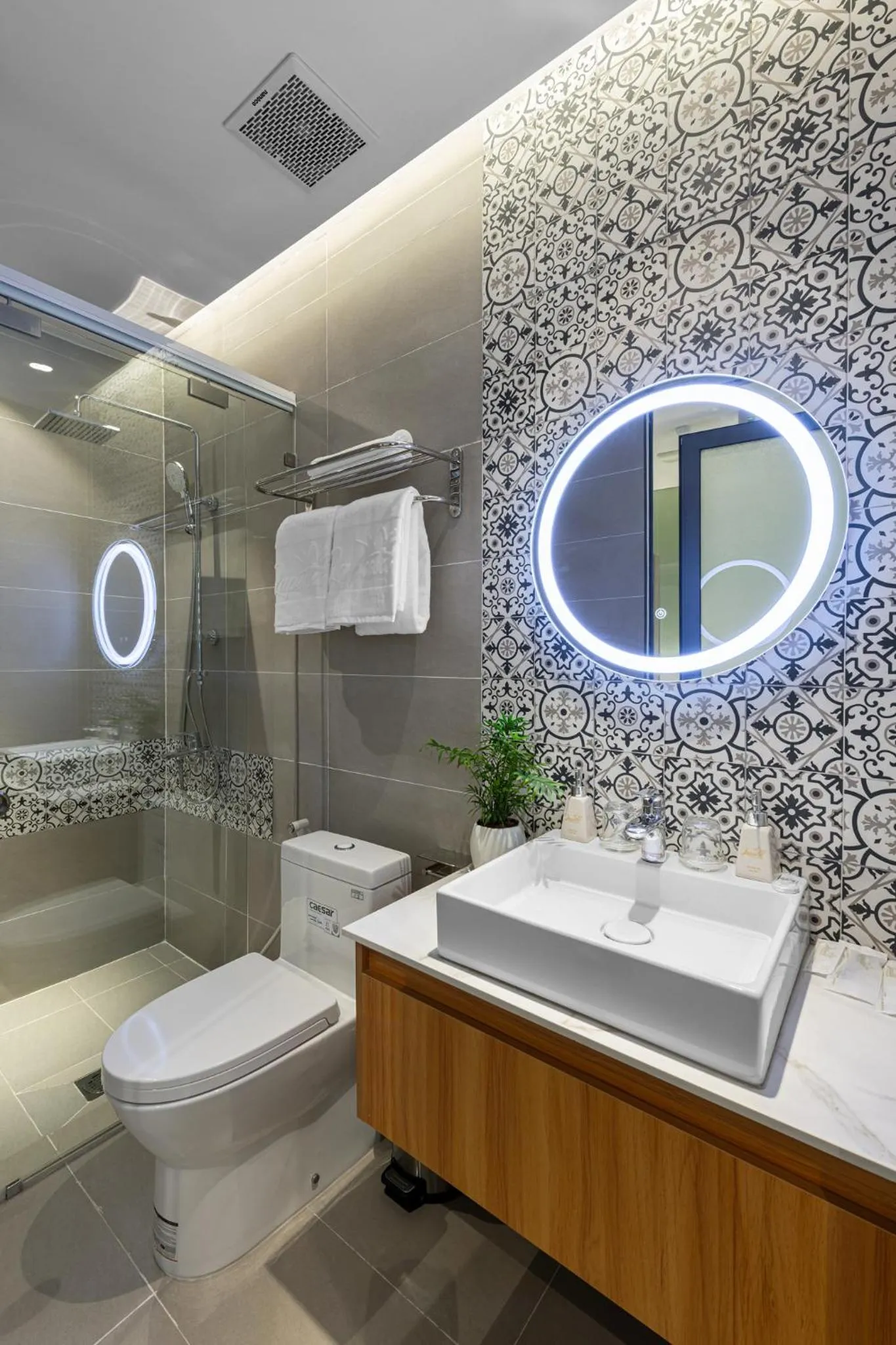 Shower in Laputa Hotel Phú Quốc