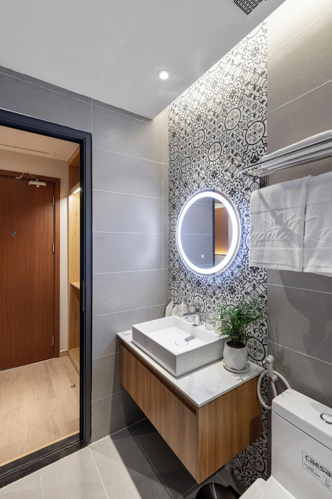 Toilet in Laputa Hotel Phú Quốc