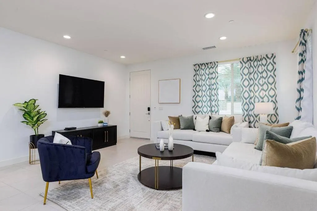 TV and multimedia in Near Coachella and Stagecoach Palm Springs , PGA resort Villa ,Golf, community pool, gym