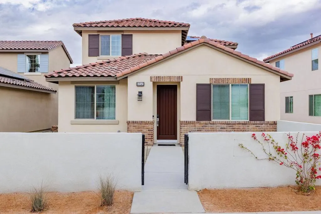 Near Coachella and Stagecoach Palm Springs , PGA resort Villa ,Golf, community pool, gym