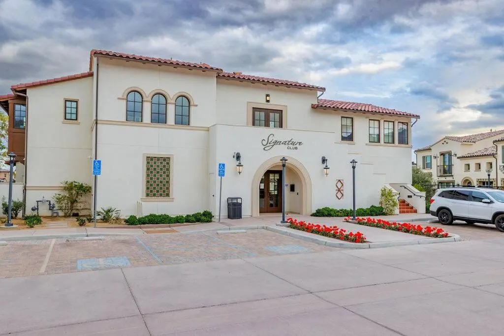 Near Coachella and Stagecoach Palm Springs , PGA resort Villa ,Golf, community pool, gym