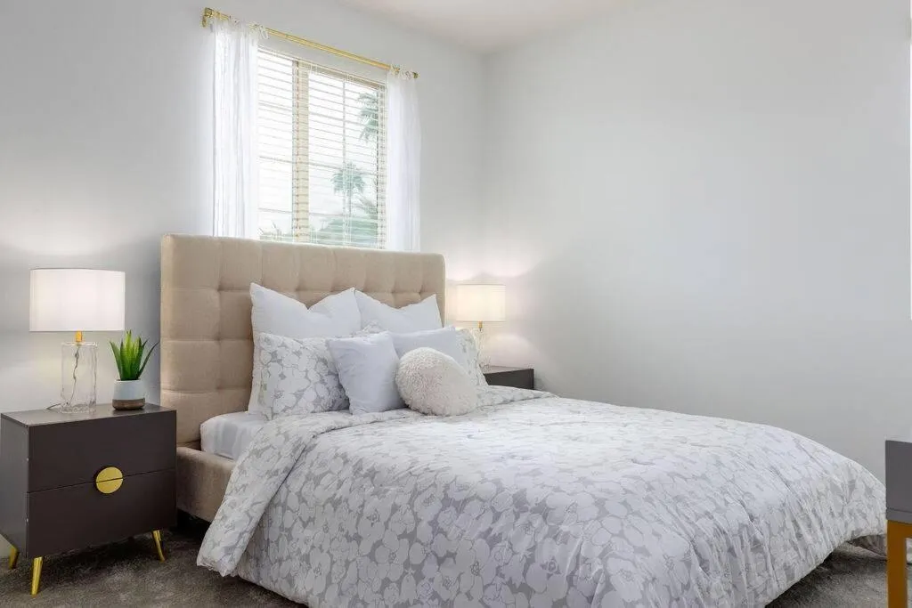 Bed in Near Coachella and Stagecoach Palm Springs , PGA resort Villa ,Golf, community pool, gym